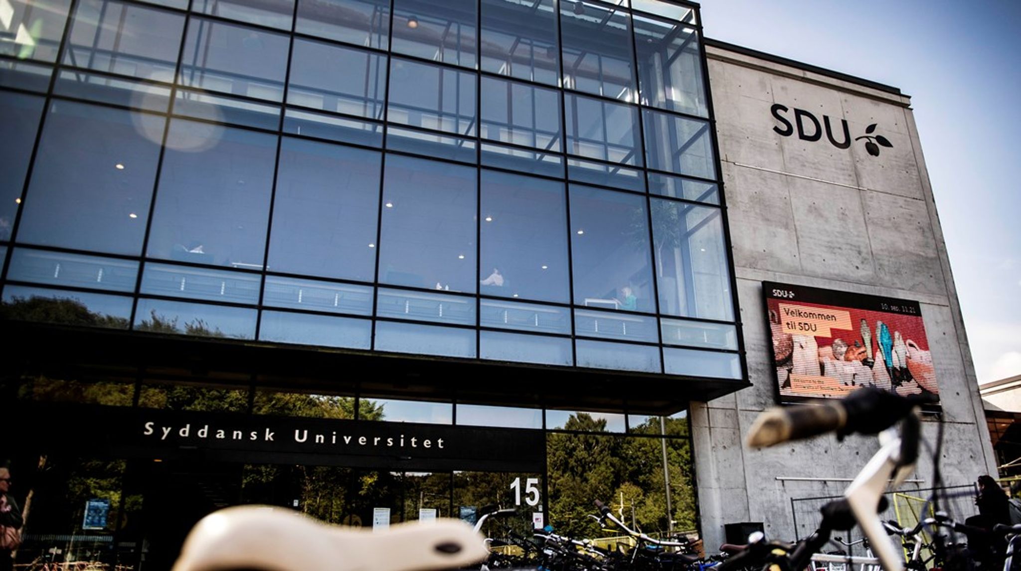 Det danske universitetssystem er problematisk, men der er veje til en bedre situation, skriver&nbsp;Jørgen Søndergaard, Niels Kærgård og Peder Andersen.