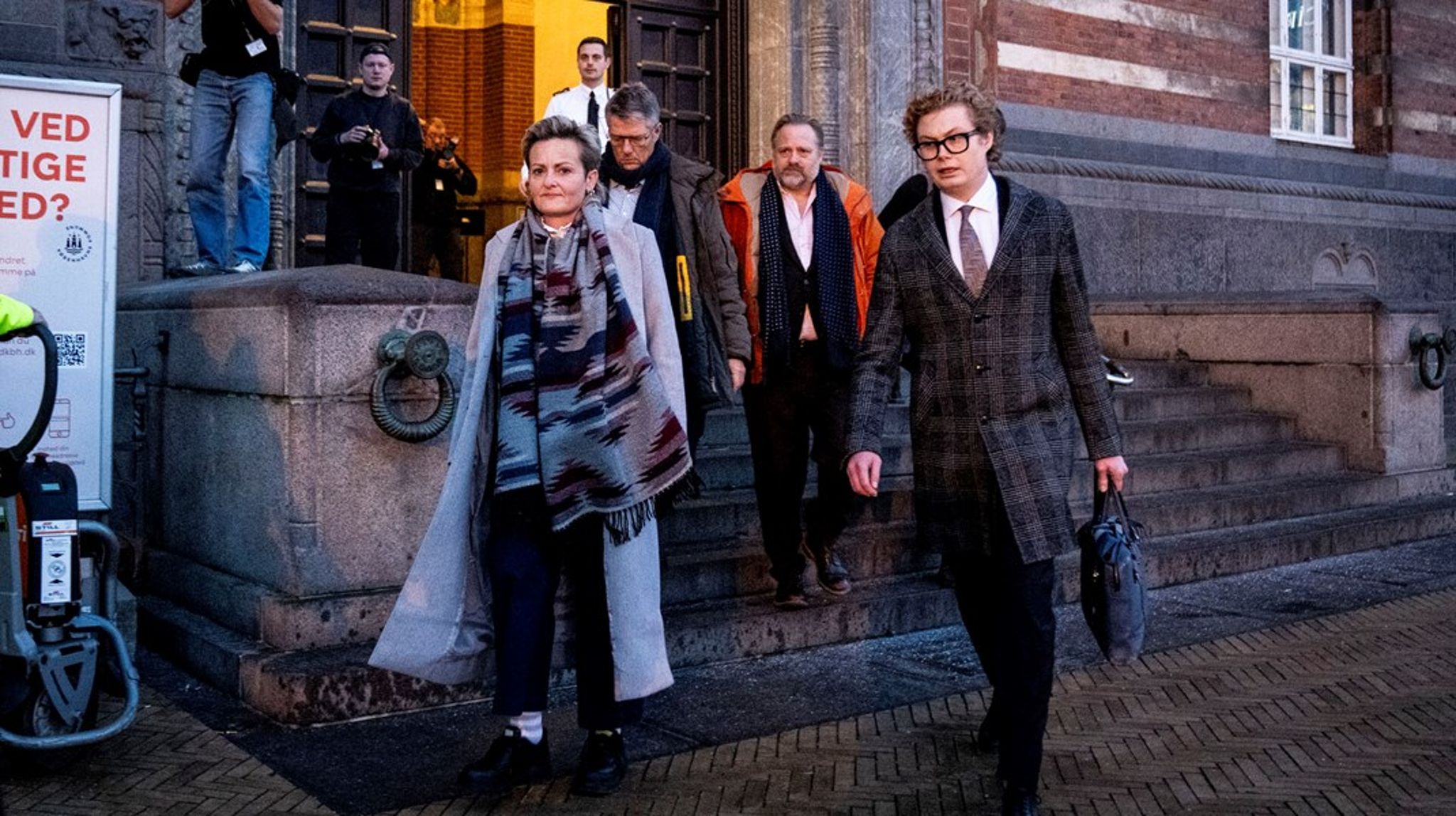 Socialdemokratiets borgmesterkandidat i København Pernille Rosenkrantz-Theil har fortalt, at hun forlader politik for ikke at "stå i vejen" for sit parti. Formelt angiver hun dog "personlige årsager" som forklaringen.