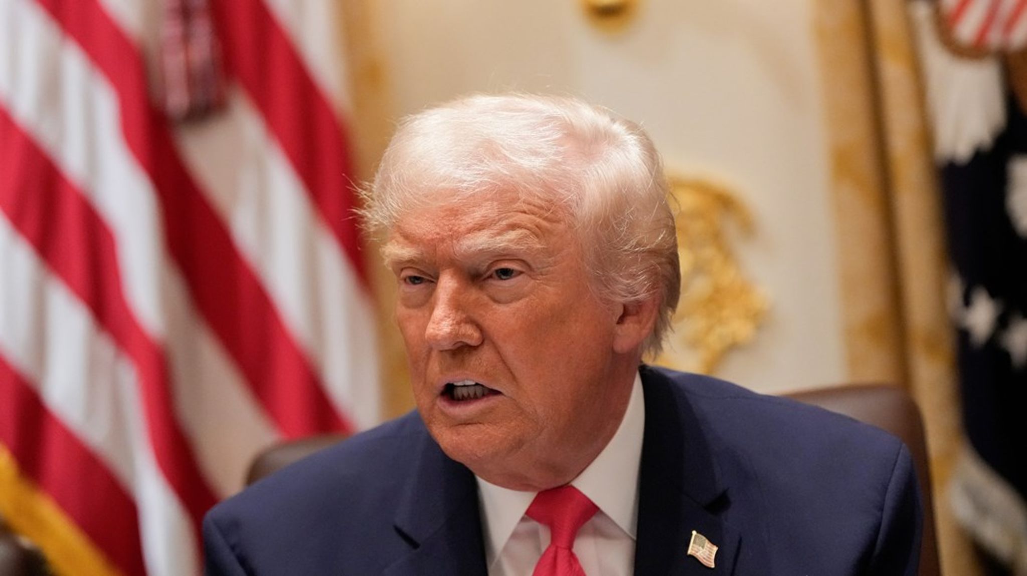 <b></b>Jo mere Trump går til den, desto mere normaliserer han det unormale. Det er derfor, at Farage, Weidel, Le Pen, Messerschmidt og Bjørn gnider sig i hænderne.
<br>Alt det, de plejer at blive udskammet for, hylder USA's præsident,&nbsp;skriver David Trads.