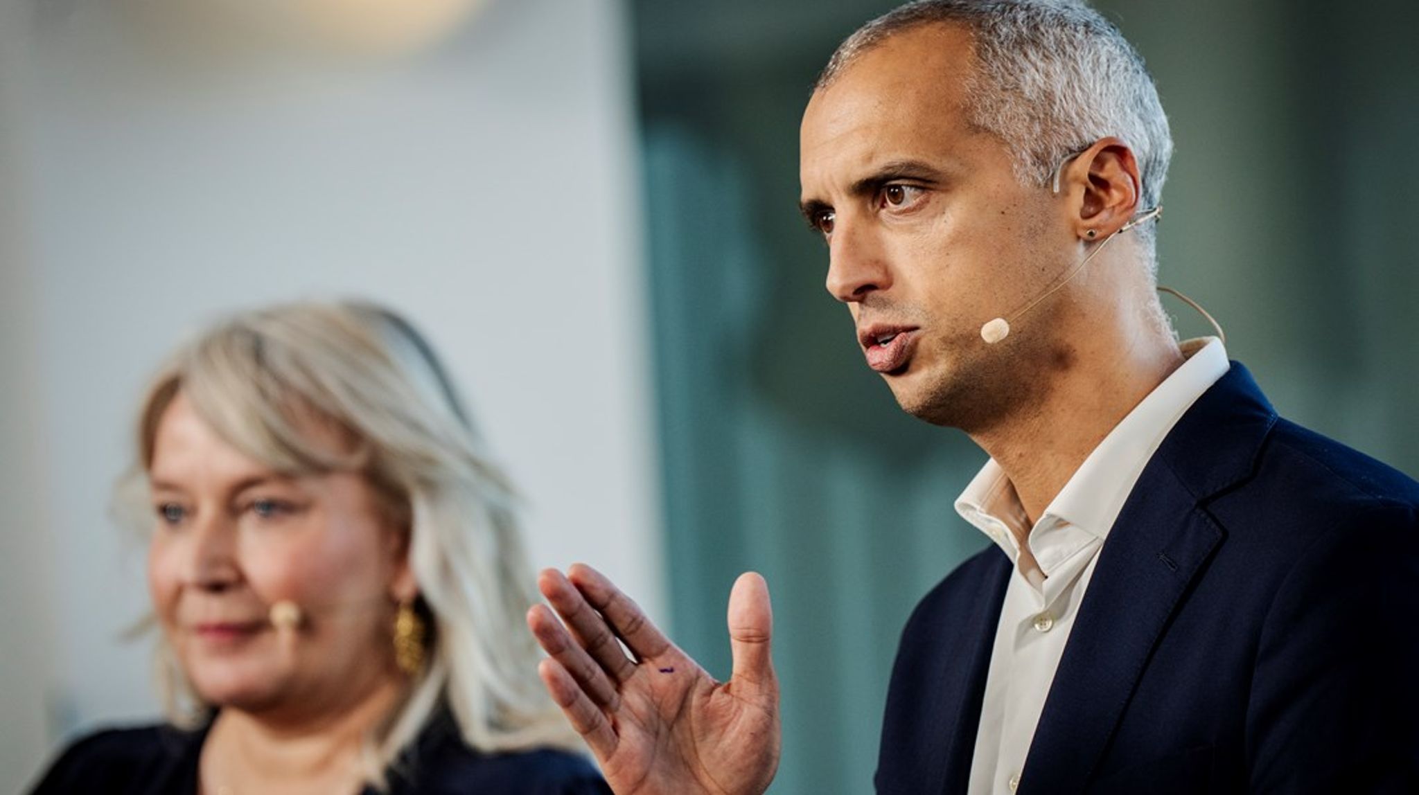 På socialområdet har vi allerede set, hvordan udvidelser af magtanvendelse begynder som "ekstraordinære hensyn" og ender med at svække menneskers rettigheder. Skal vi virkelig gentage fejlen i folkeskolen, skriver Karina Bundgaard.