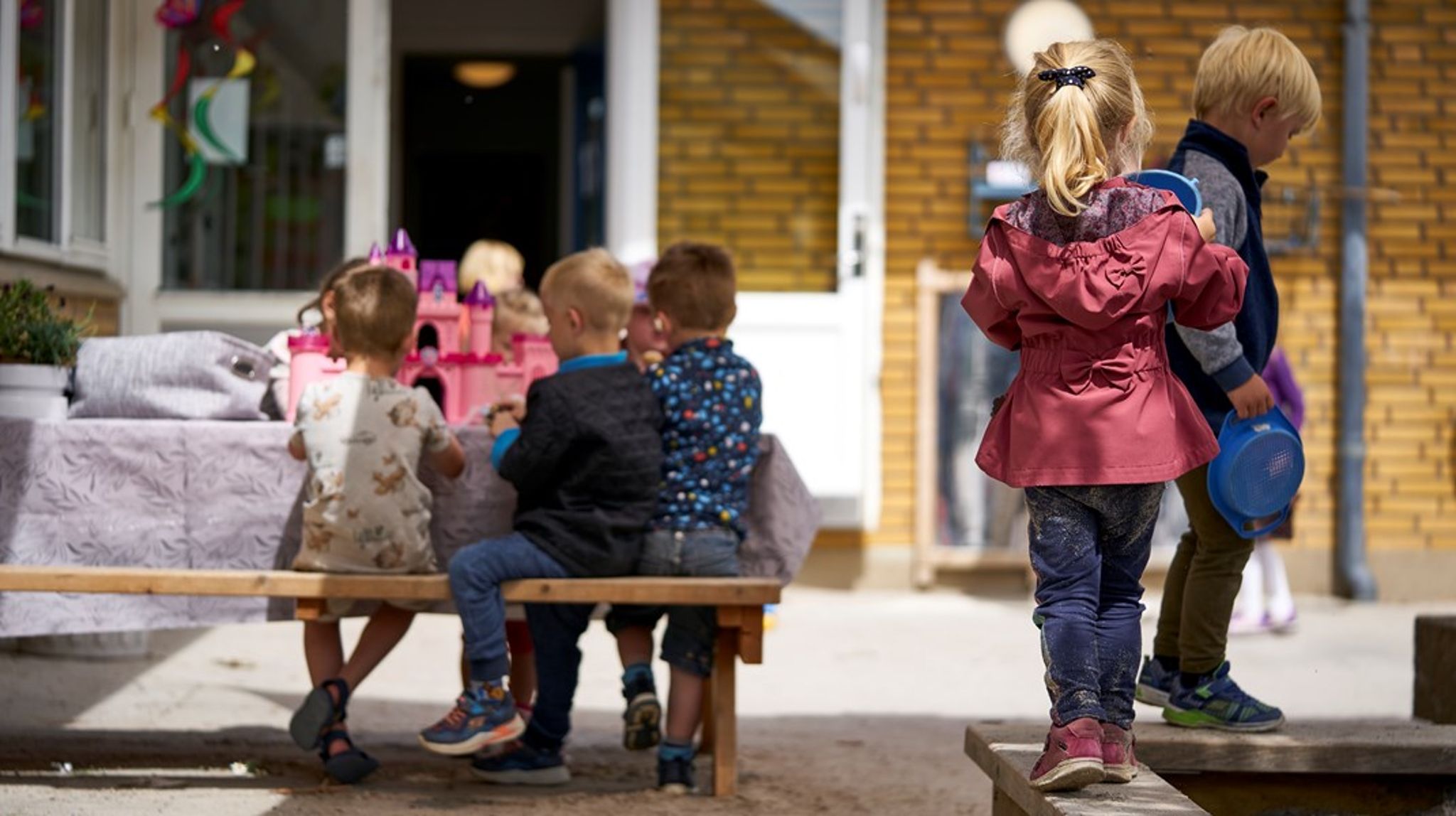 Vi håber, at den videre debat ikke bliver en kamp for eller imod "koncepter" i bred forstand – men en nuanceret diskussion af, hvilke metoder vi bruger, hvorfor vi bruger dem, og hvad de betyder for pædagogernes faglighed og ikke mindst&nbsp;for børnene, skriver&nbsp;Christian Aabro og Anne Mette Buus.