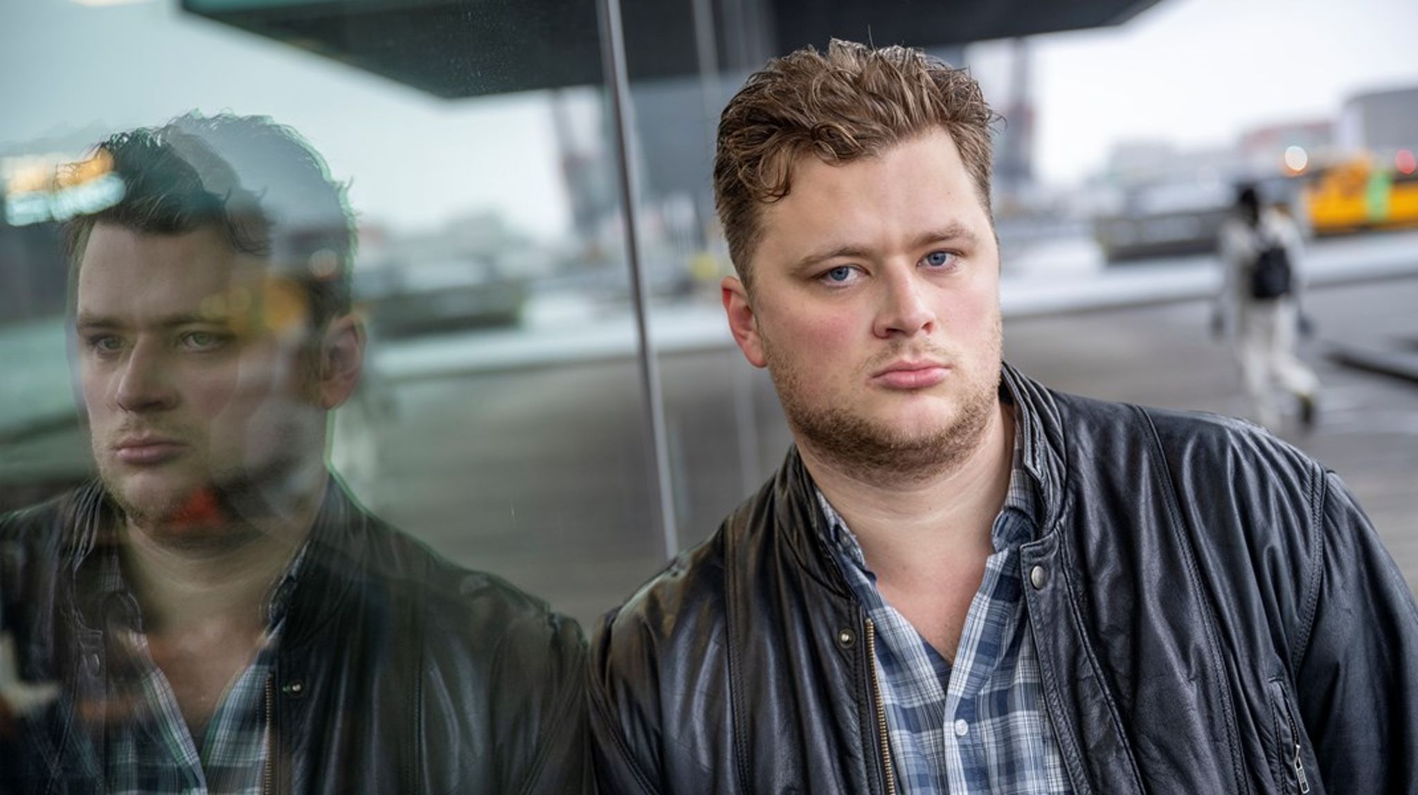 På samme måde som den yderste venstrefløj har en dum tendens til at sætte lighedstegn mellem det politisk korrekte og det almenrigtige, har højrepopulisterne en tendens til at sætte et absurd lighedstegn mellem folket og Facebooks kommentarspor, skriver Peter Bitsch Hjortshøj.<br>