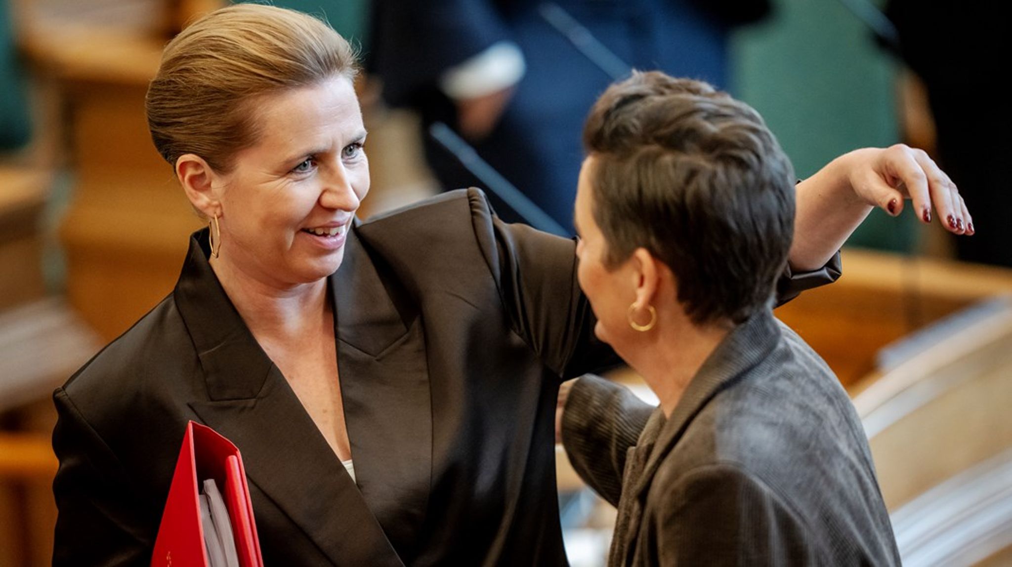 Hvis man selv har talt som Pia Olsen Dyhr (SF)&nbsp; – uden at være eller ville være det – kommer der før eller siden en regning, skriver Helle Ib om Mette Frederiksens politiske forvandling.