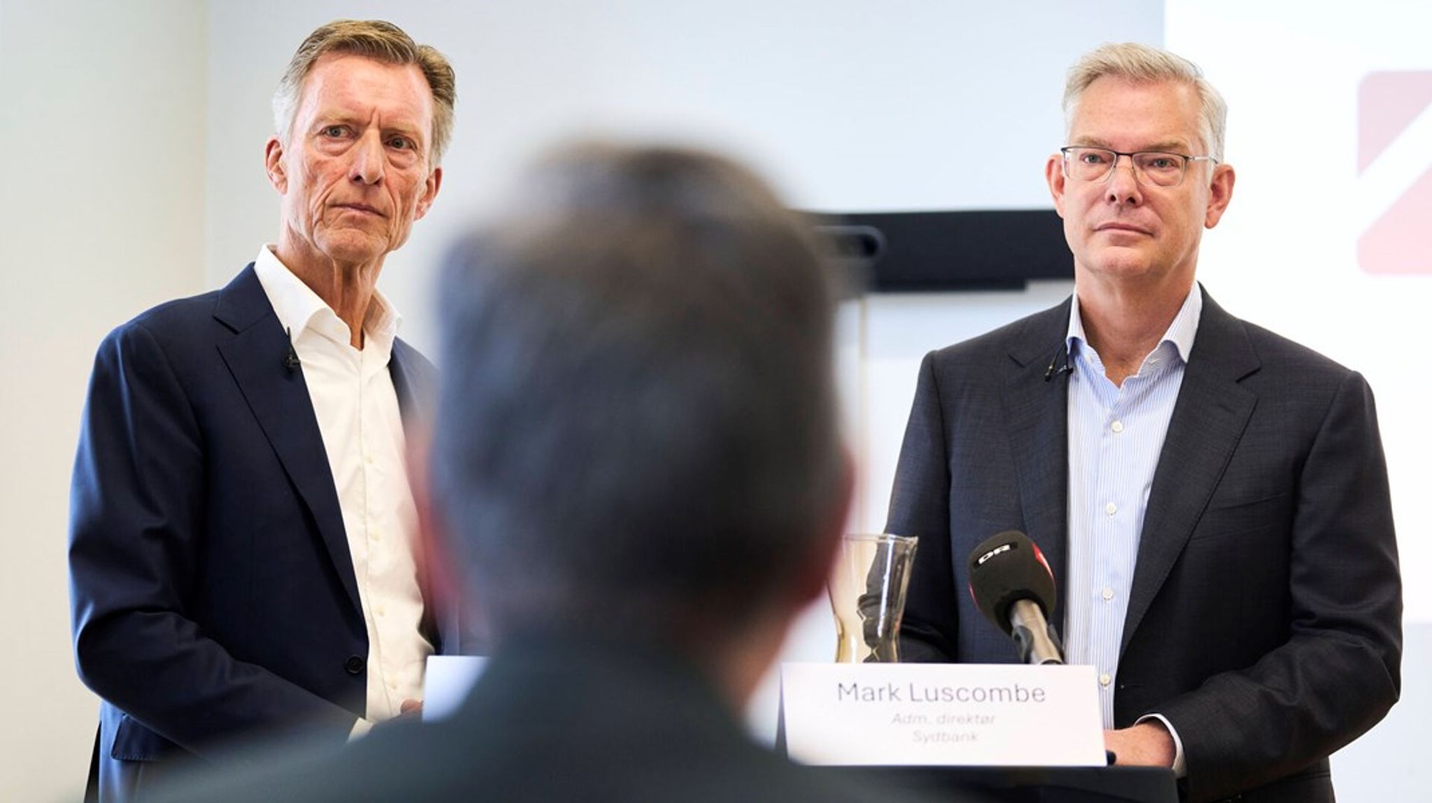 Bestyrelsesformand for Vestjysk Bank, Kim Duus, og
administrerende direktør for Sydbank og kommende administrerende direktør i AL
Sydbank, Mark Luscombe, kunne på pressemøde i oktober fortælle, at Vestjysk Bank, Sydbank og Arbejdernes Landsbank fusionerede.