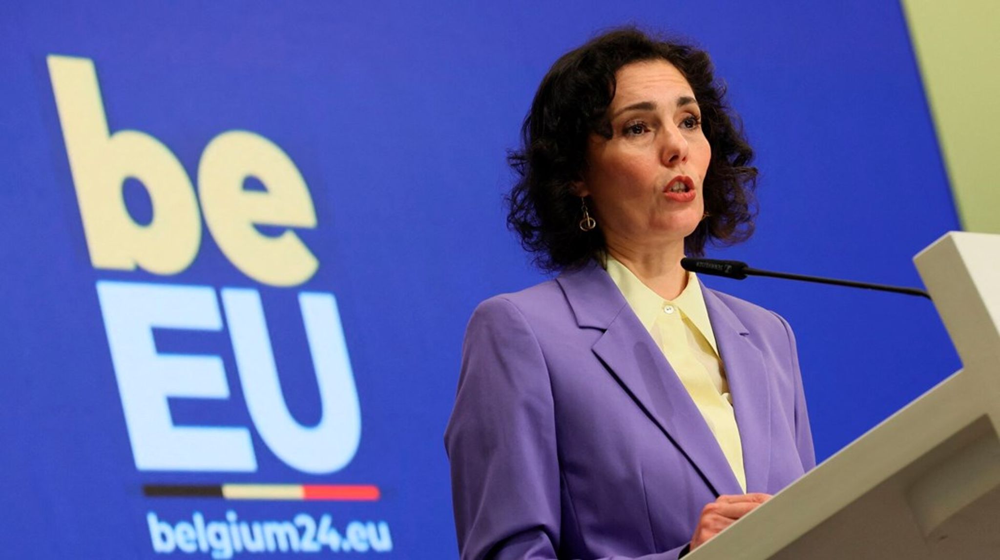 EU-kommissær Hadja Lahbib er belgisk politiker, der tidligere var Belgiens minister for udenrigsanliggender, europæiske anliggender og udviklingssamarbejde.