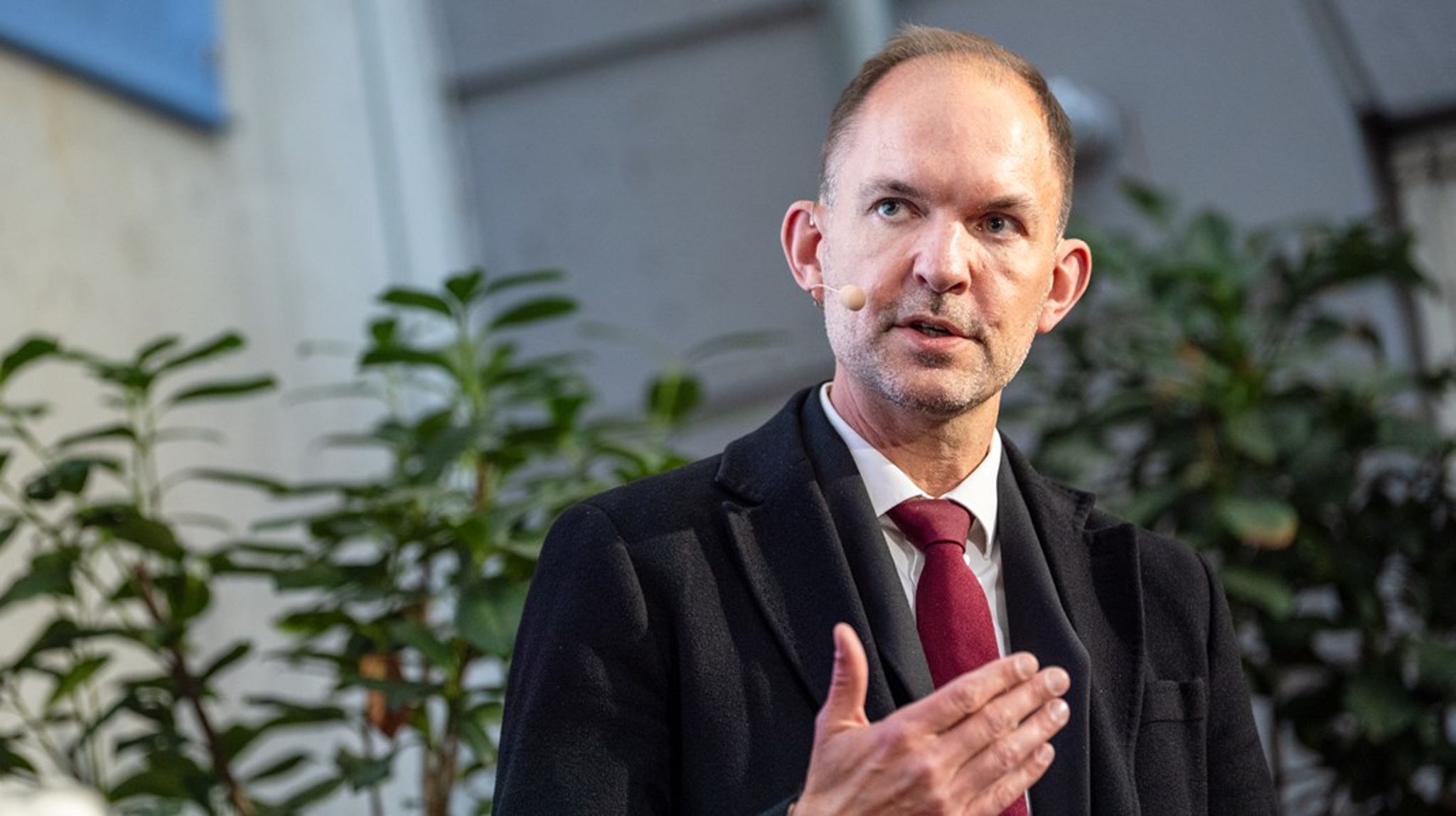 Trepartsminister Jeppe Bruus.