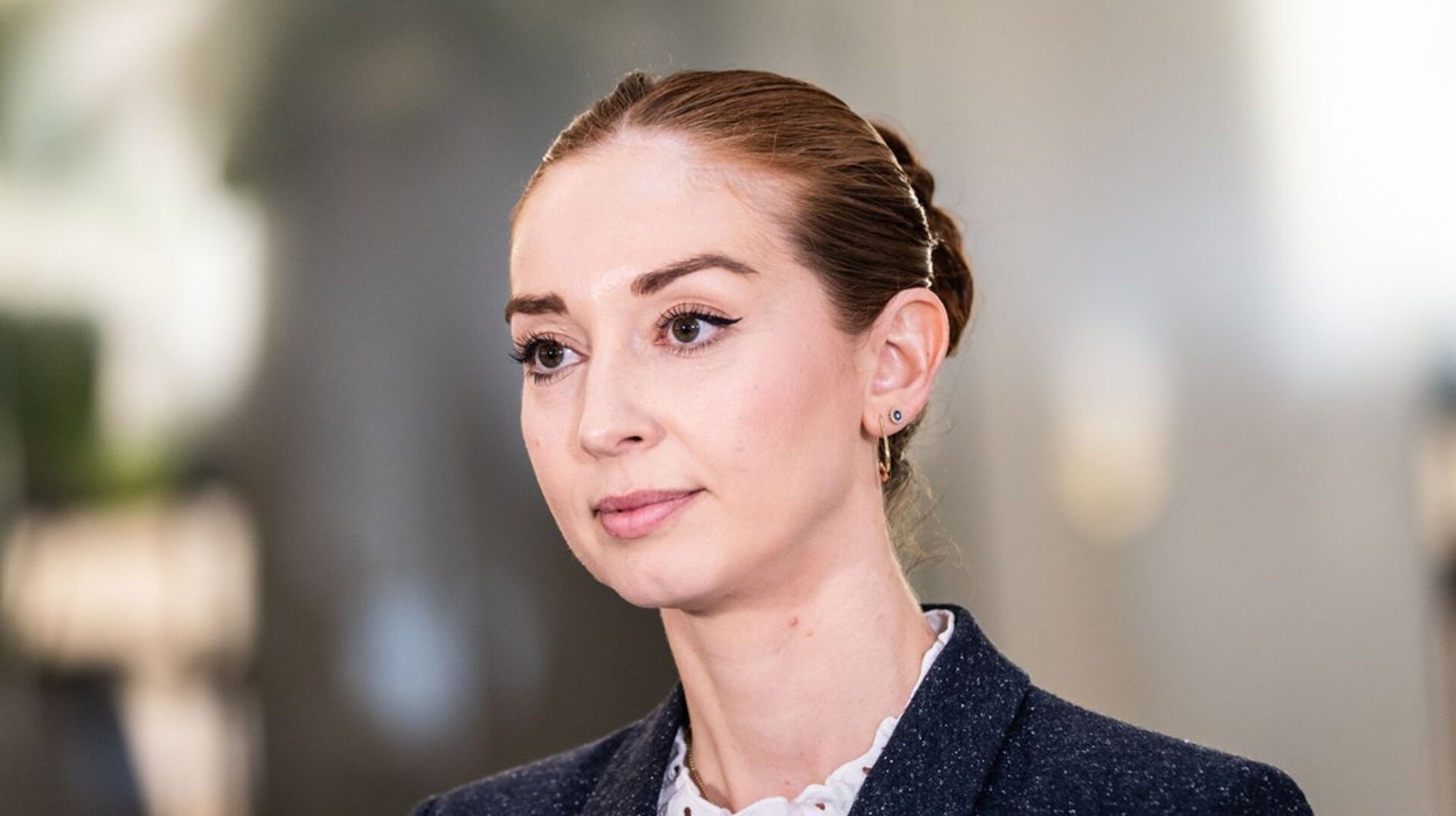 De internationale medarbejdere løser deres opgaver, gør alt rigtigt og bidrager ovenikøbet med mange milliarder til statskassen, skriver Samira Nawa.