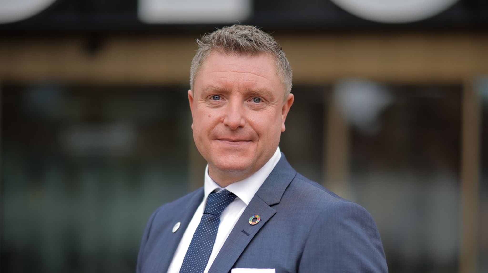 Når det handler om lænderygsmerter, er der alt for mange
eksempler på diskussioner, der reduceres til faggrænser og professionernes kamp
om opgaver. Det må ikke ske nu, hvor vi står med en model, der netop
forudsætter samarbejde,&nbsp;skriver Michael Christensen.