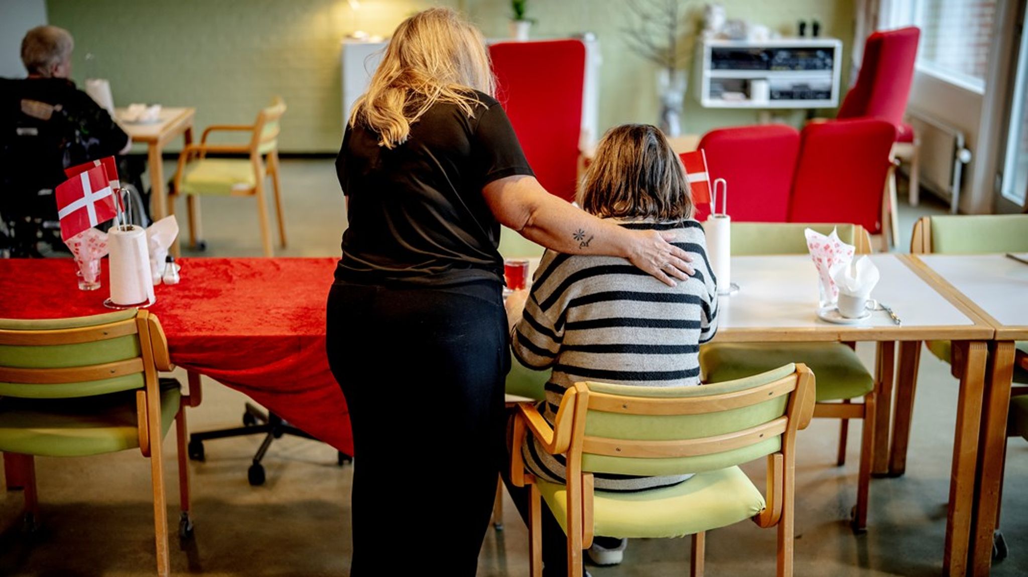 De her tal er så store og udviklingen så voldsom, at ingen forholder sig realistisk til det, der sker i øjeblikket, og som vi ved kommer til at ske de næste ti år: Hænderne for ørerne og hovedet i busken, skriver Sidsel Vinge om manglen på sosu'er i 2035.