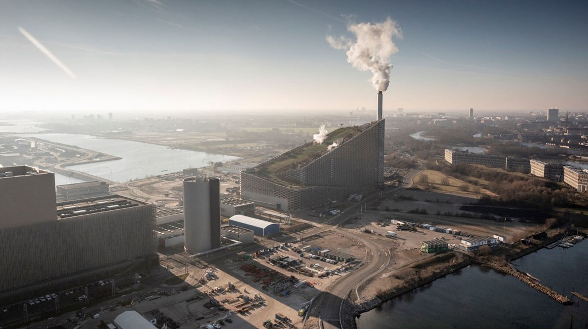 Hovedstadens forsyningsselskab, Hofor, var én af de prækvalificerede selskaber, der sammen med projektpartneren Elimini fravalgte at søge politikernes milliardpulje. Parterne arbejder for at etablere CO2-fangst på Amagerværket i København. <br>