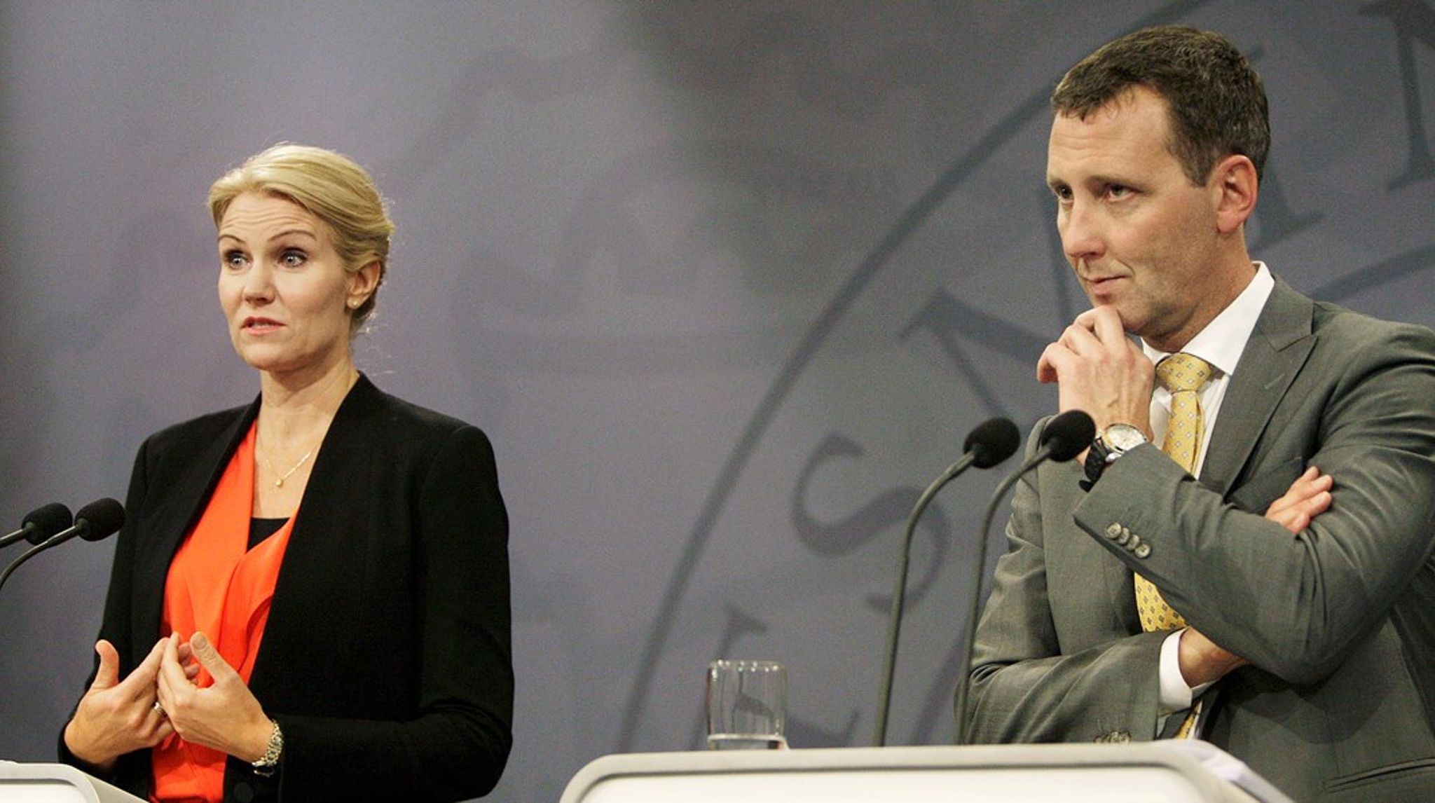 Nick Hækkerup (th.) sad først som forsvarsminister i Helle Thorning-Schmidts (tv.)&nbsp;SRSF-regering fra 2011 til 2013. Sidenhen som handels- og europaminister 2013 til 2014 og sundhedsminister fra 2014 til 2015 frem mod folketingsvalget i 2015.