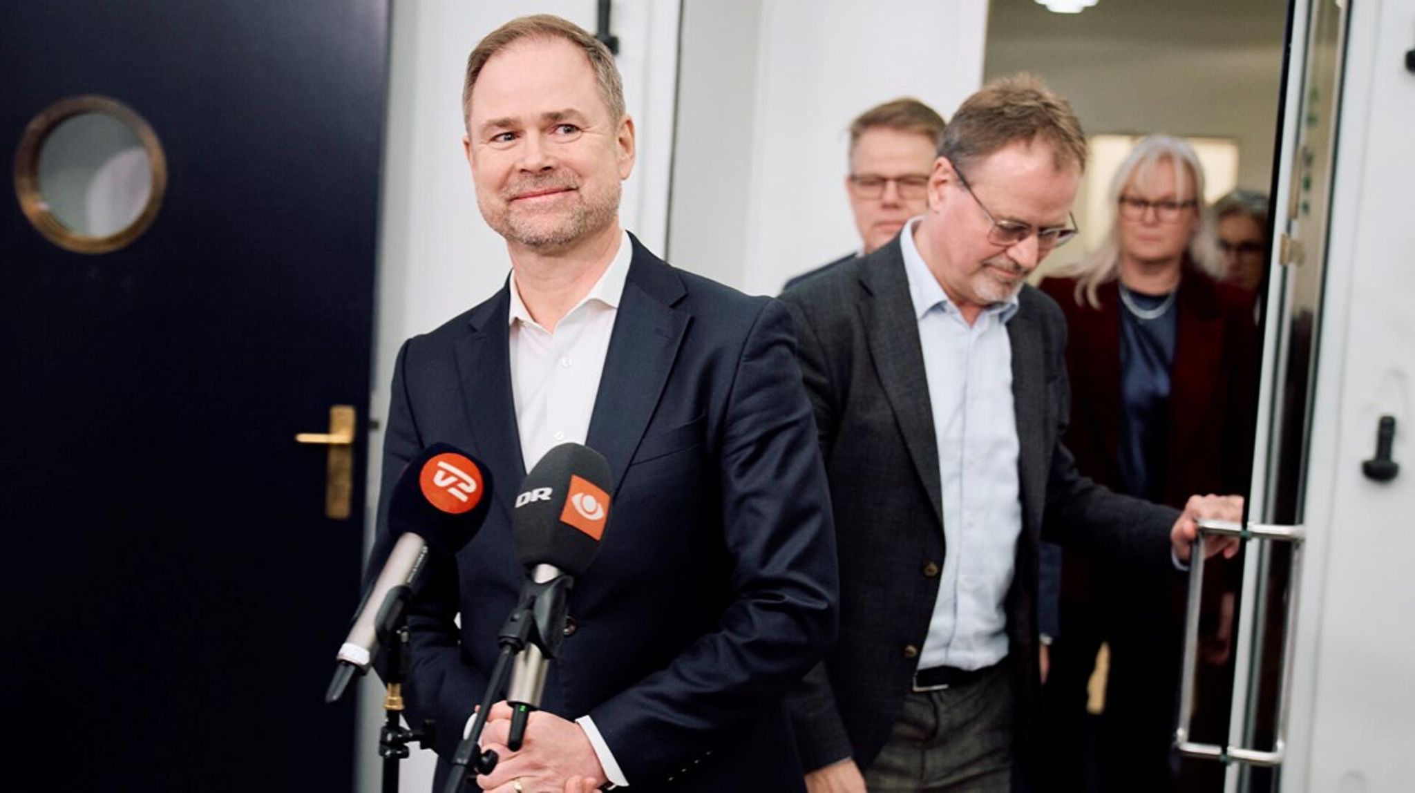Efter seks døgns forhandlinger kunne finansministeren præsentere et statsligt forlig for 200.000 ansatte.