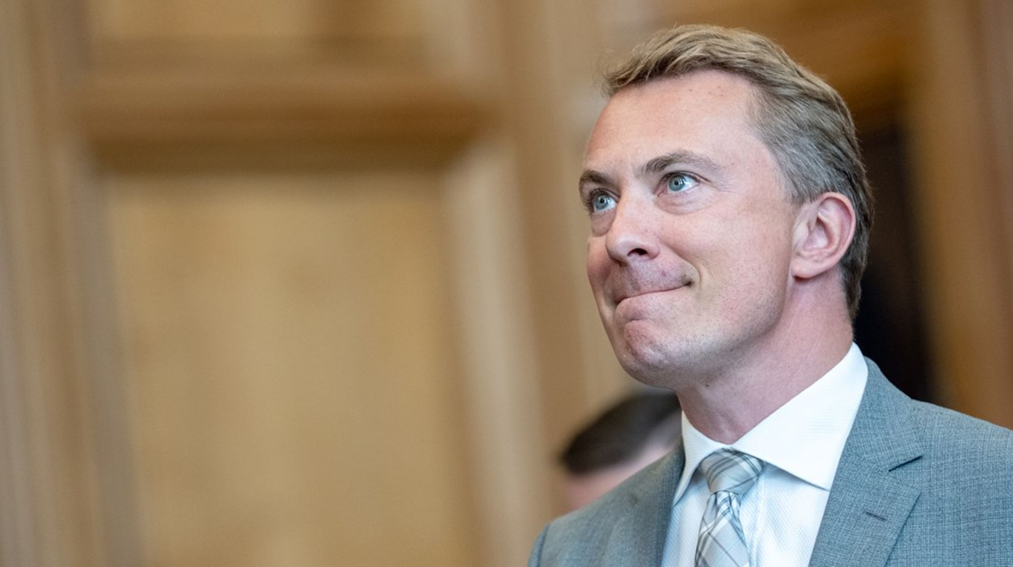 Mon ikke man frem mod det kommende folketingsvalg gør klogt i at lægge mærke til DF’s iscenesættelse af sine “danske” værdier.
Det kunne ske gennem den opmærksomhed i vælgerhavet, ordet remigration og vejen dertil skaber, skriver Claus von Barnekow. 