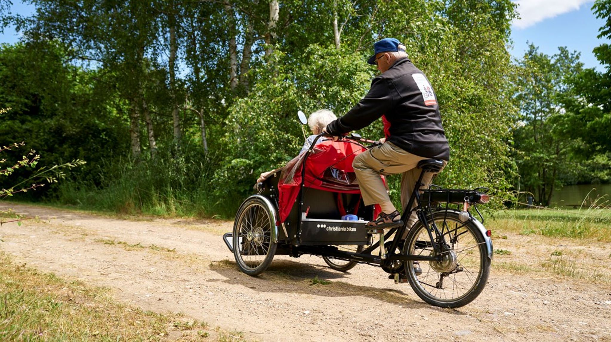 Civilsamfundets forskelligartede muligheder for at bidrage til den lokale udvikling i landdistrikterne bør fylde mere i såvel forskning som i den offentlige og politiske debat, skriver&nbsp;Evald Bundgaard Iversen, Eva Pallesen og Bjarne Ibsen.