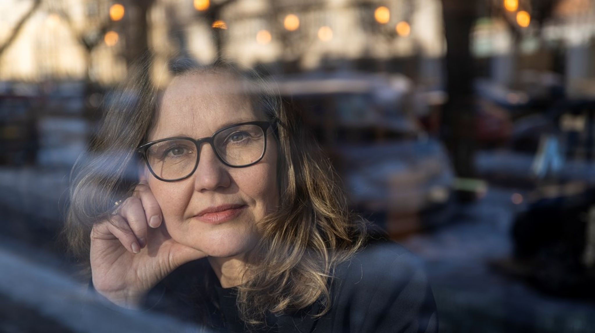 Vi længes efter den store samtidsroman. Rikke Viemoses 'En anden tid' havde potentiale til at blive det, hvis hun havde fået lov til at skrive mere end 250 sider, skriver Jakob Elkjær. 