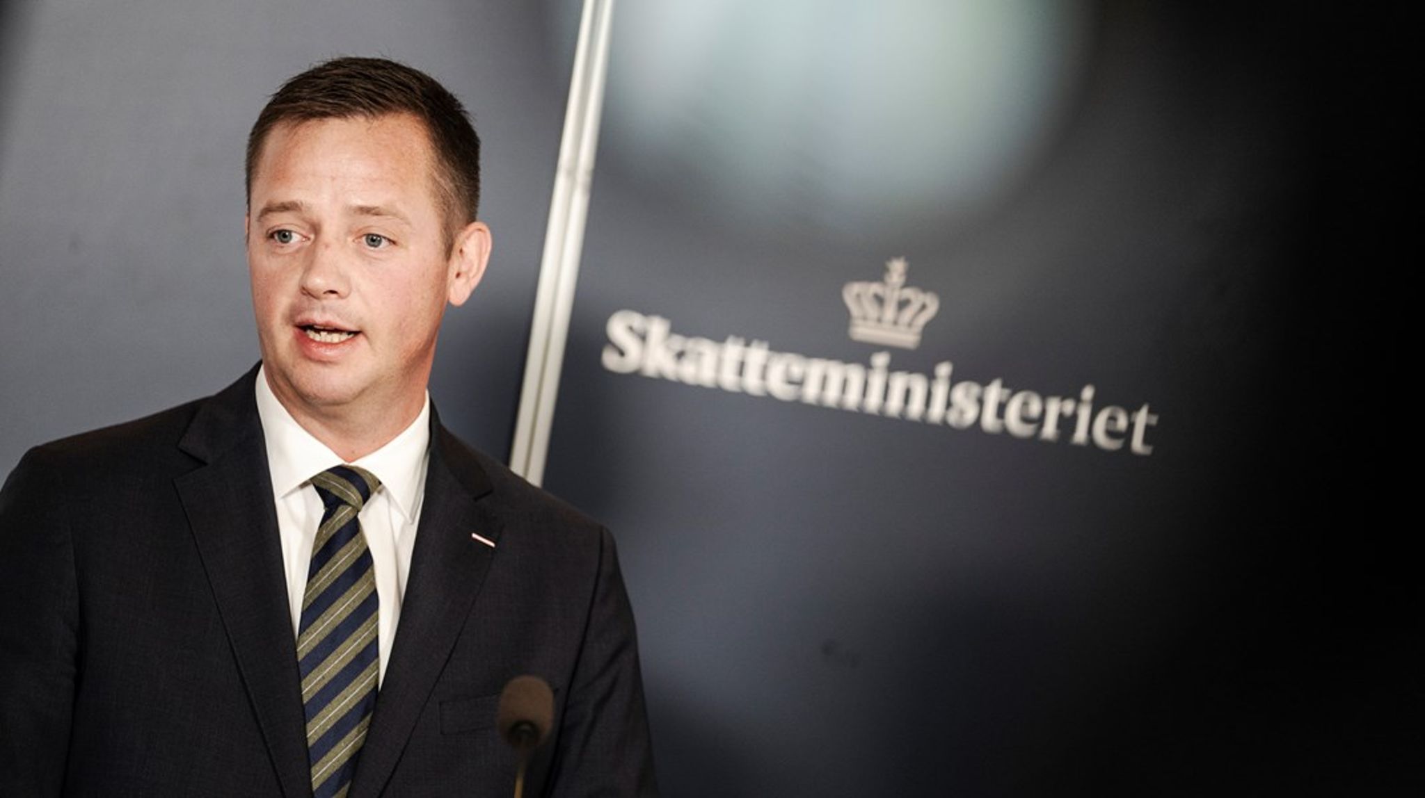 Transportminister Thomas Danielsen erklærede behov for at "ryste posen", da han nedsatte ekspertudvalget for kollektiv mobilitet. Men regeringen har ikke brugt resultaterne af arbejdet til noget, lyder kritikken.