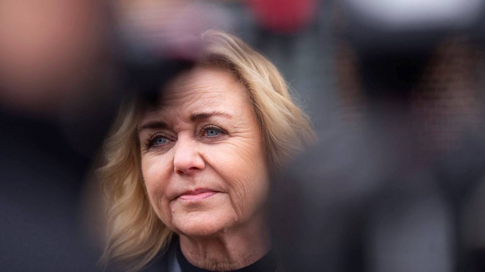 Rød blok vil have et forbud mod at sprøjte særligt sårbare drikkevandsområder. Det er Mona Juul "helt enig" i, siger hun i valgtest, men hun vil ikke tale om det.