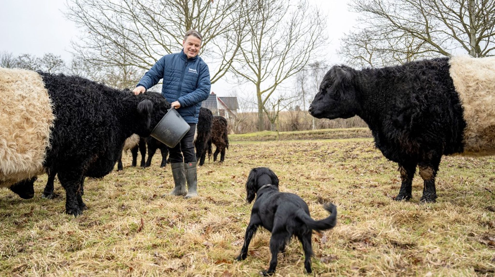 Christian Friis Bach (V) er økologisk fritidslandmand med kødkvæg og maltbyg. I august 2024 brød han med De Radikale og skiftede til Venstres folketingsgruppe. Han stiller nu op for Venstre.