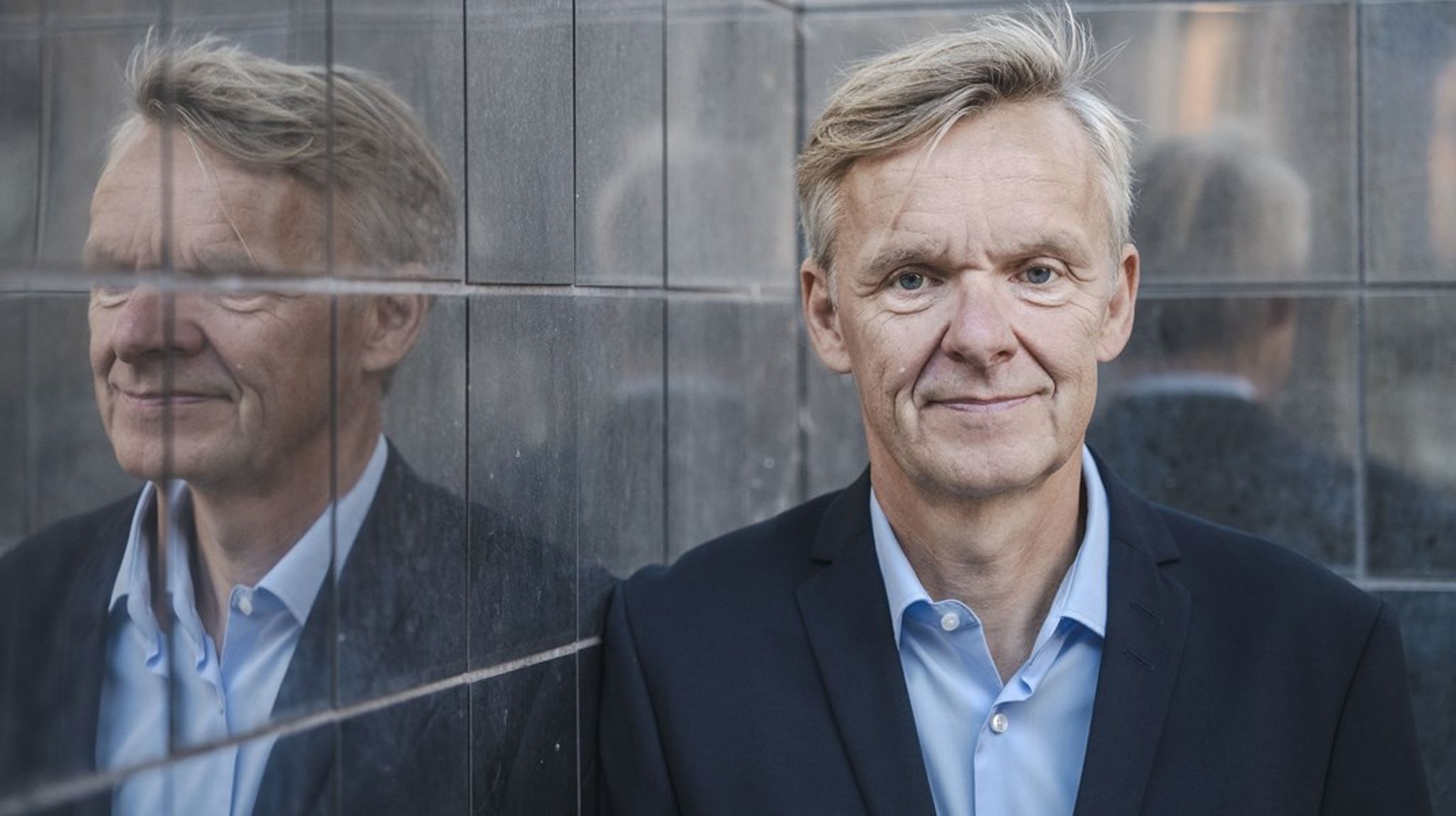 Hovedplottet i Poul Madsens nye politiske thriller er umuligt at tage alvorligt, skriver Jakob Nielsen.