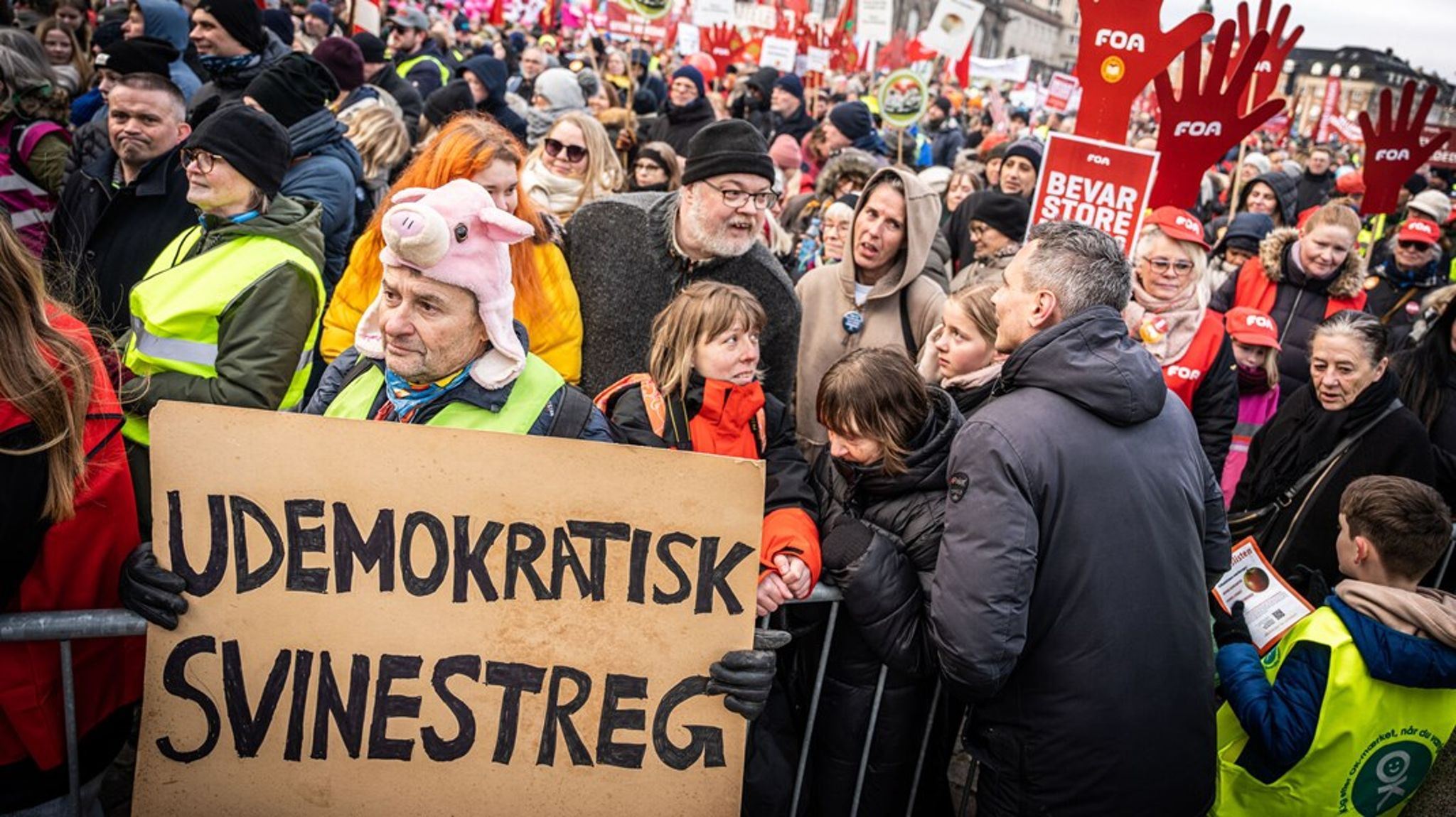 Den danske fagbevægelse kaldte til stor demonstration, da SVM-regeringen og Radikale i 2023 besluttede at afskaffe store bededag.