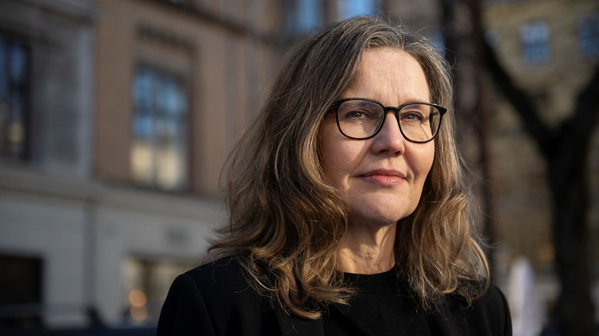 Rikke Viemose, der har arbejdet som journalist i 30 år, har fundet inspiration til sin første roman fra offentlige MeToo-sager og gennem sit kendskab til mediebranchen.<br>