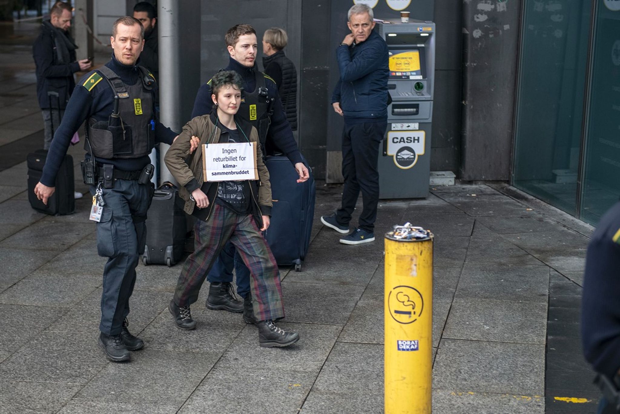 Aktivistgruppen Extinction Rebellion, som her demonstrerer mod en udvidelse af Københavns Lufthavn, benytter sig systematisk af civil ulydighed. Det er blandt andet aktivister som dem, der er på Danmarksdemokraternes radar. 