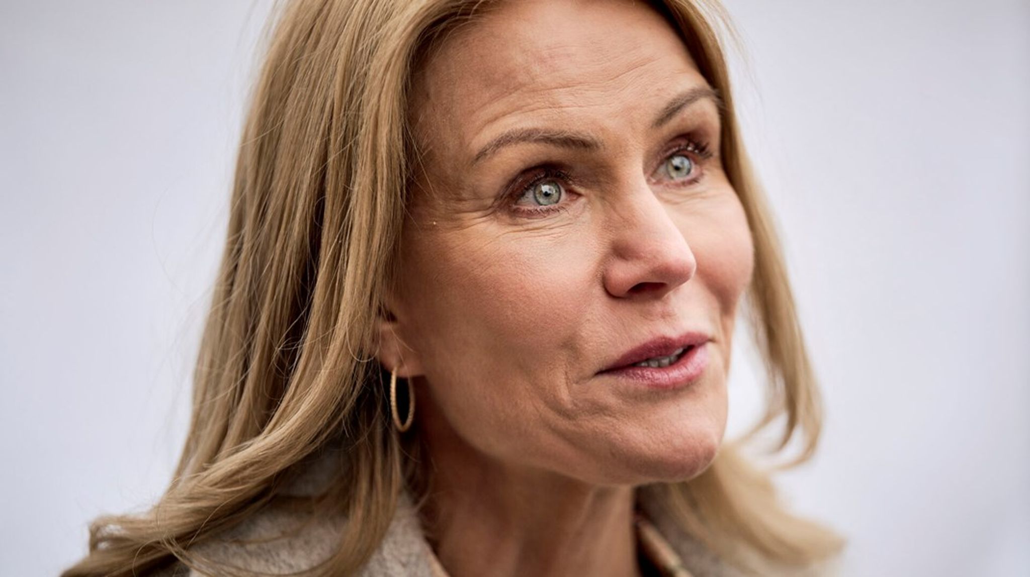 "Troels Lund Poulsen har ikke bidraget til,&nbsp;at hele sandheden skulle komme frem. Det er stadig en skamplet på ham," siger tidligere statsminister Helle Thorning-Schmidt.