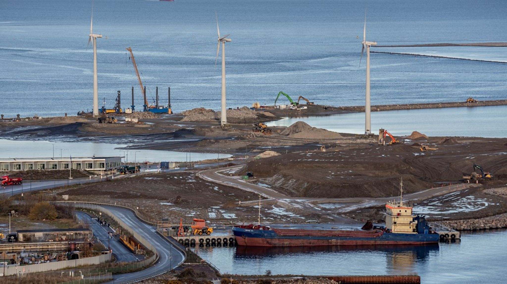 Med sit konsekvente fokus på den verserende retssag gør 'Kampen om Lynetteholm' en ihærdig indsats for at bringe spænding og drama frem i den juridiske proces, skriver Simon Kjær Hansen.