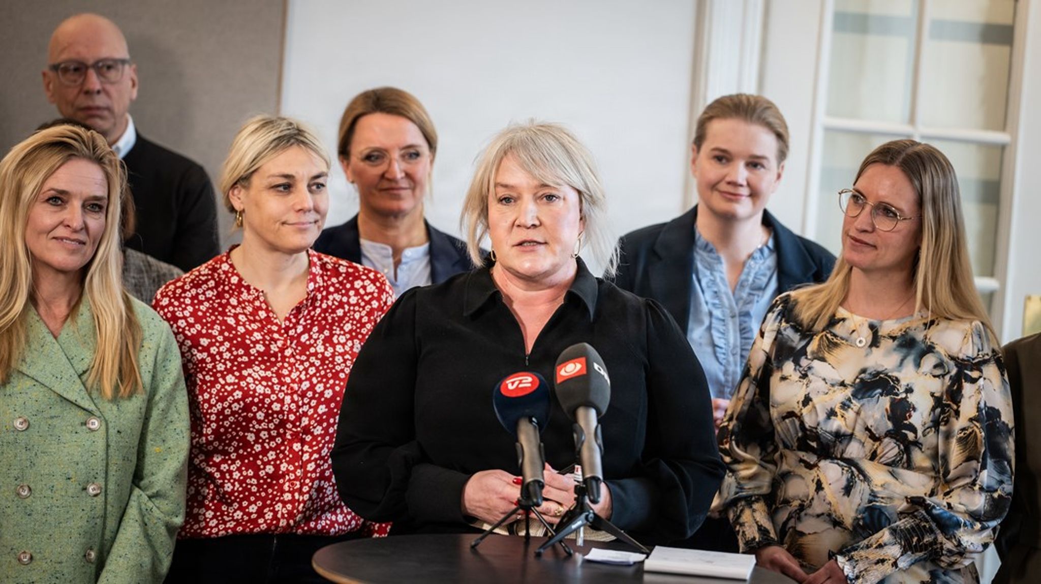Venstre og Moderaterne er gået til valg på modsatrette forslag til finansieringen af forskningen. Venstres forslag bliver af politikerne hældt af brættet, mens der er opbakning til Moderaternes forslag.