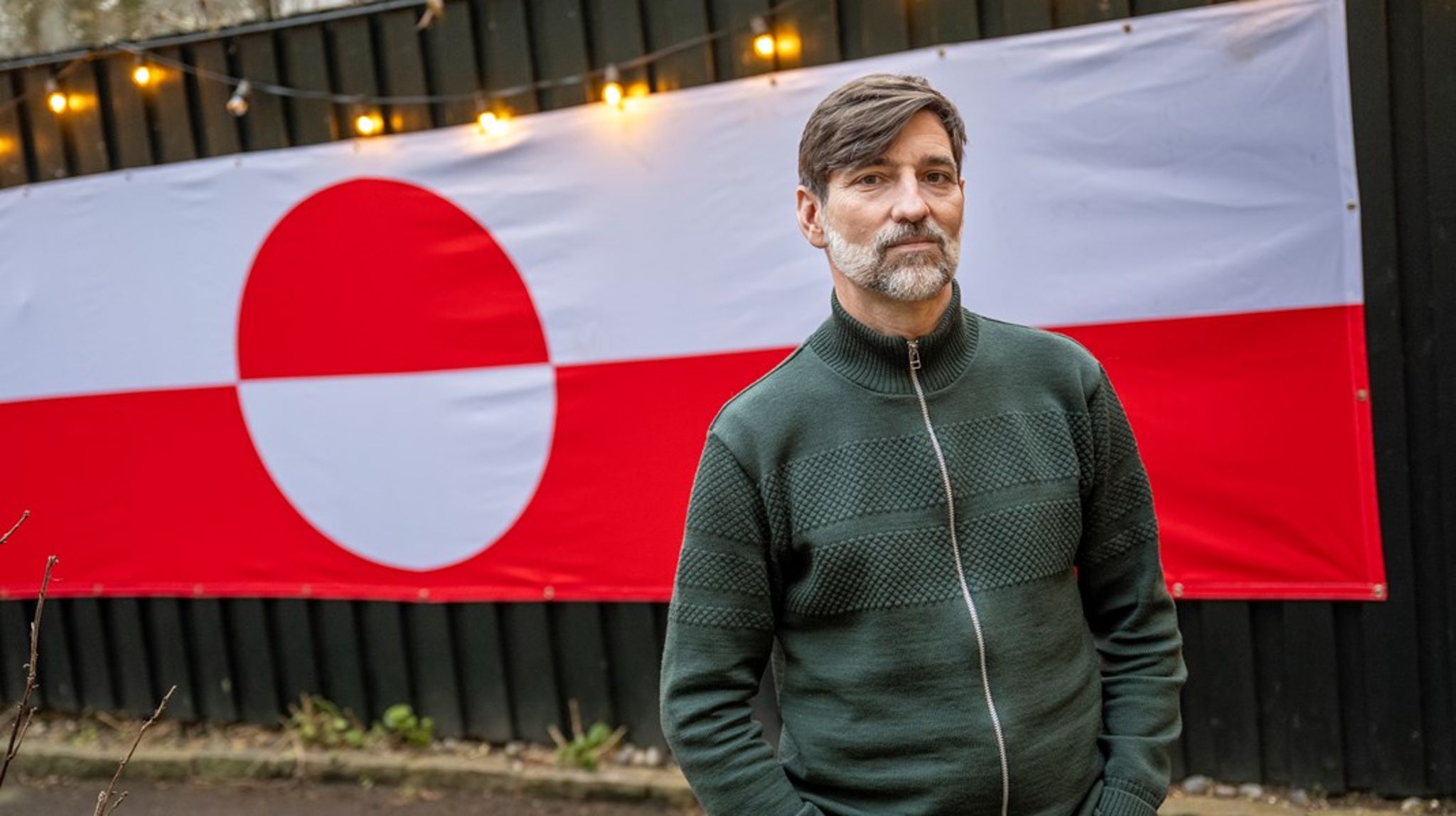 Valgkampen kredser om de nære emner, mens de internationale kriser, der former danskernes hverdag, stort set er fraværende i debatten, skriver Tim Whyte i dette indlæg.