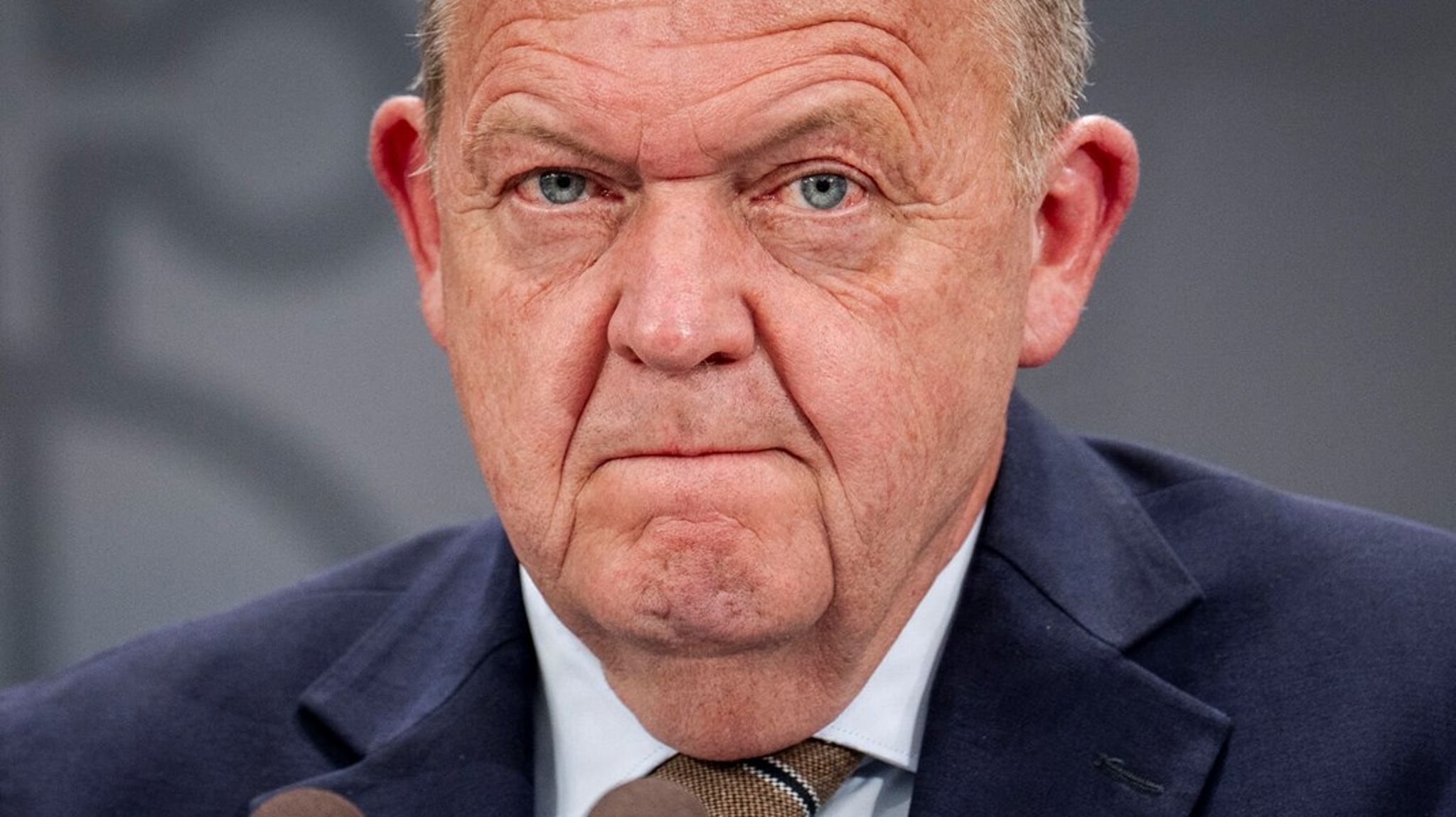 Lars Løkke Rasmussen står til en drømmeposition i dansk politik, viser et nyt snit af målinger fra den tredje og sidste uge af valgkampen. "Der er kommet en særlig 'I don't give a fuck'-attitude over ham," siger politisk kommentator.