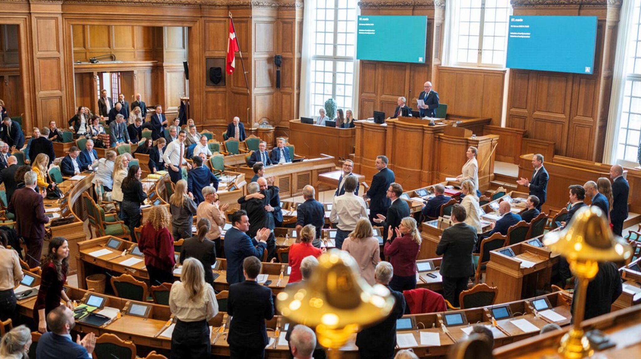 Flere undersøgelser har de senere år vist udfordringer med arbejdspres, der går ud over folketingspolitikernes velbefindende.
"Vi lægger op til, at man kan gøre sig nogle personlige overvejelser om, hvad man vil ind og arbejde for og blive skarp på det," siger&nbsp;Iben Bryld Gaardmand.