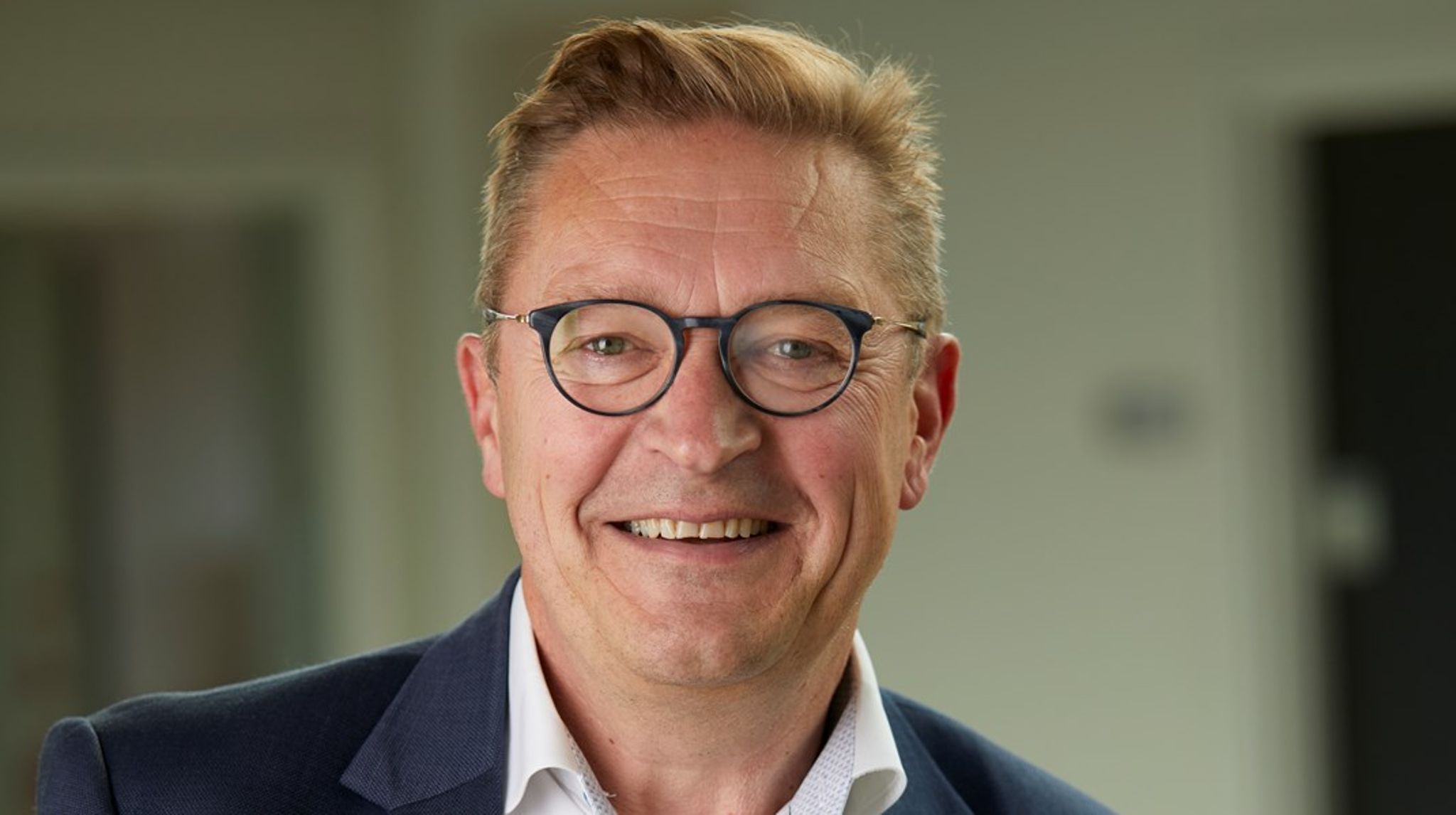 Poul Bank Pettersson er uddannet mejerist og har over 40 års erfaring i branchen. Han kommer fra en stilling som direktør for Arlas medlemsservice med ansvar for alle Arlas danske mælkeproducenter.