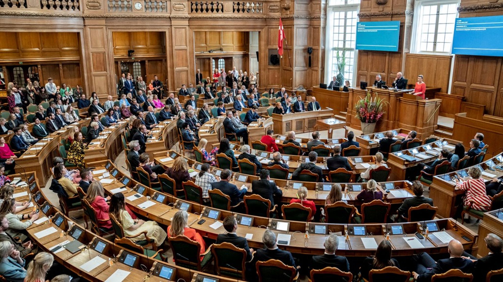 At kønsbalancen i magtens centrum for første gang i historien nærmest er lige, er ikke noget, vi er kommet sovende til. Det sker kun, fordi modige kvinder stiller op til trods – og fordi vælgerne simpelthen gerne vil stemme på dem, skriver Karen Dich.<br>