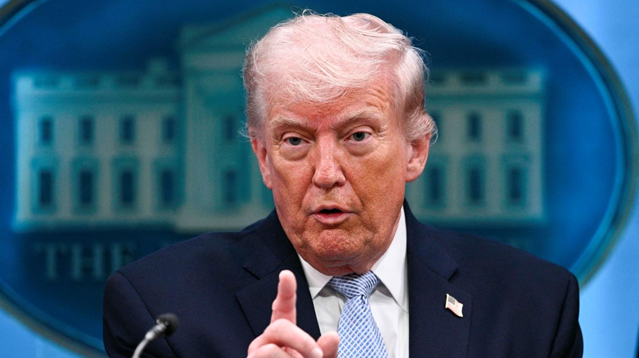 Der er ikke længere nogen voksne i rummet. Det betyder, at Trump primært hører det, han vil høre, og kun får begrænset modspil, skriver Jacob Nyrup.