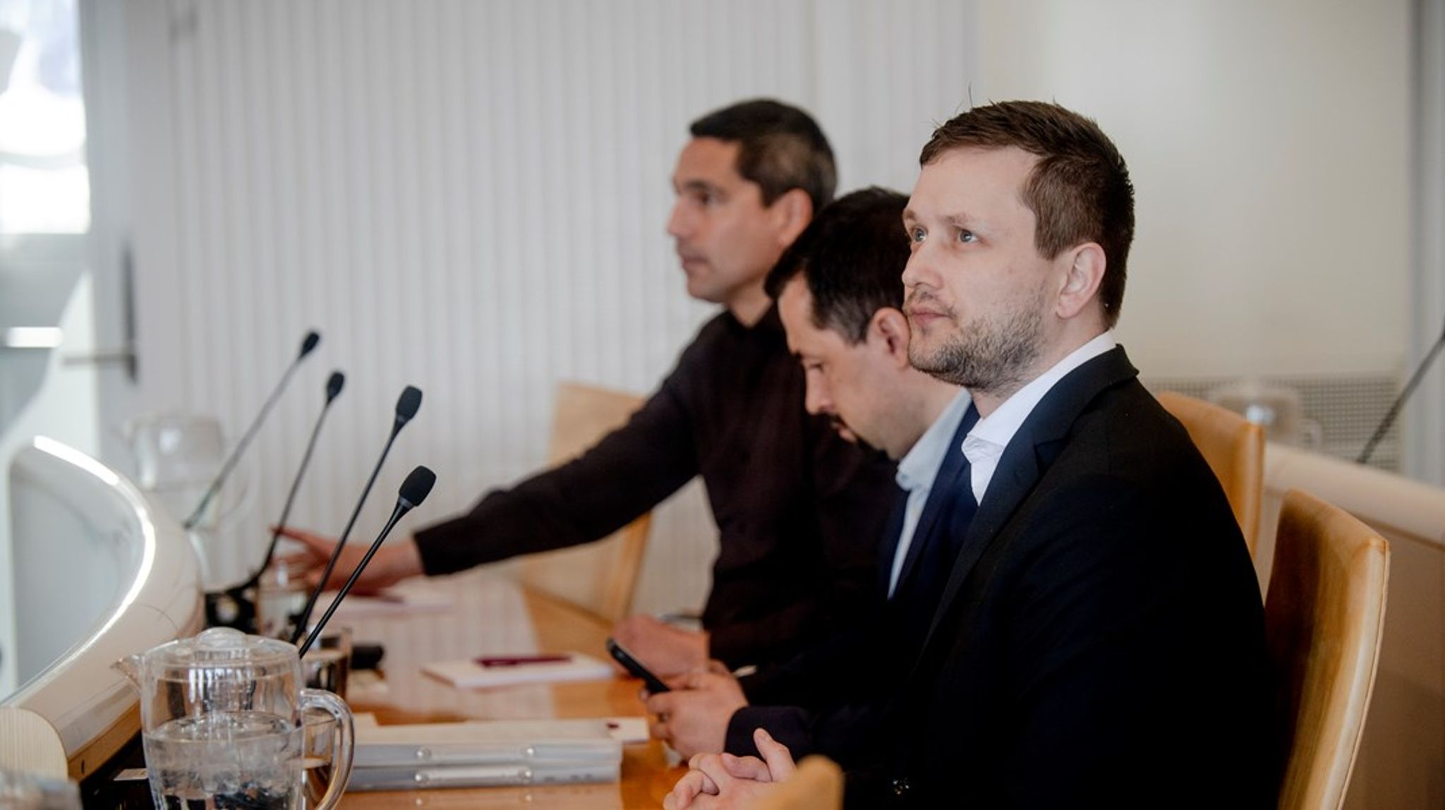 Jens-Frederik Nielsen har anmodet&nbsp;Inatsisartut om at godkende nye ministre. IA-formand Múte B. Egede overtager Vivian Motzfeldts resortområde for udenrigsanliggender.