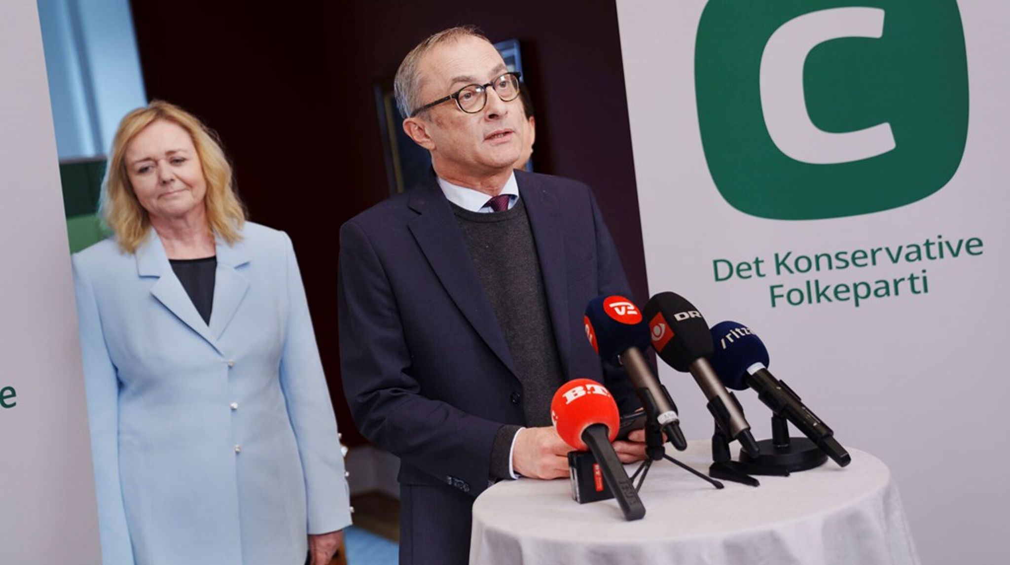 Konservatives kommunalpolitiske næstformand, Høje-Taastrups borgmester Michael Ziegler, mener ikke, at hans borgmesterkollegaer har tilstrækkelig indsigt i regeringsforhandlingerne til at kunne forholde sig kvalificeret til partiets eventuelle rolle i en ny regering.