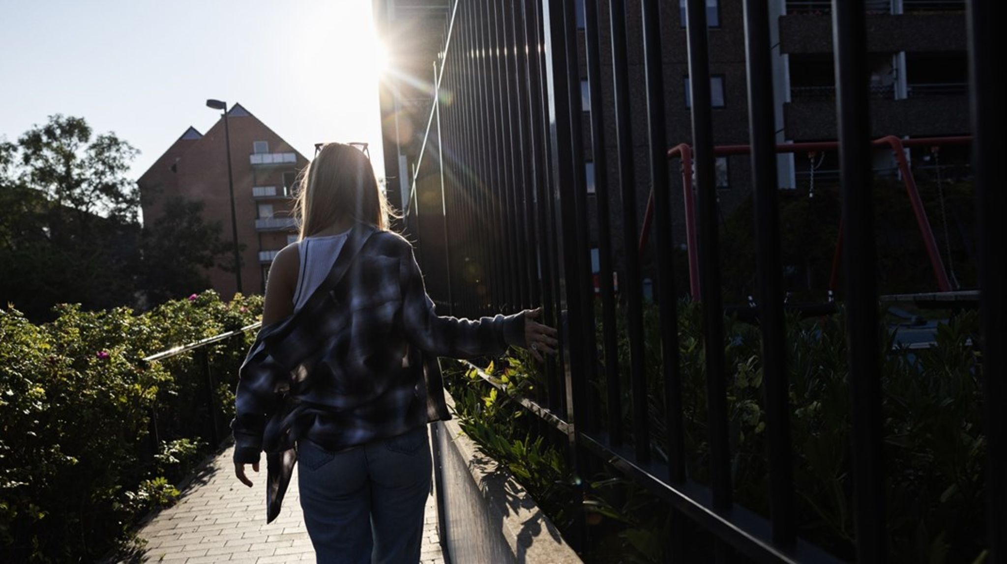 Før man gennemfører gennemgribende ændringer, bør man forstå, hvorfor nogle bosteder lykkes bedre end andre – og hvordan man kan udbrede de erfaringer, skriver Eva Riedel.
