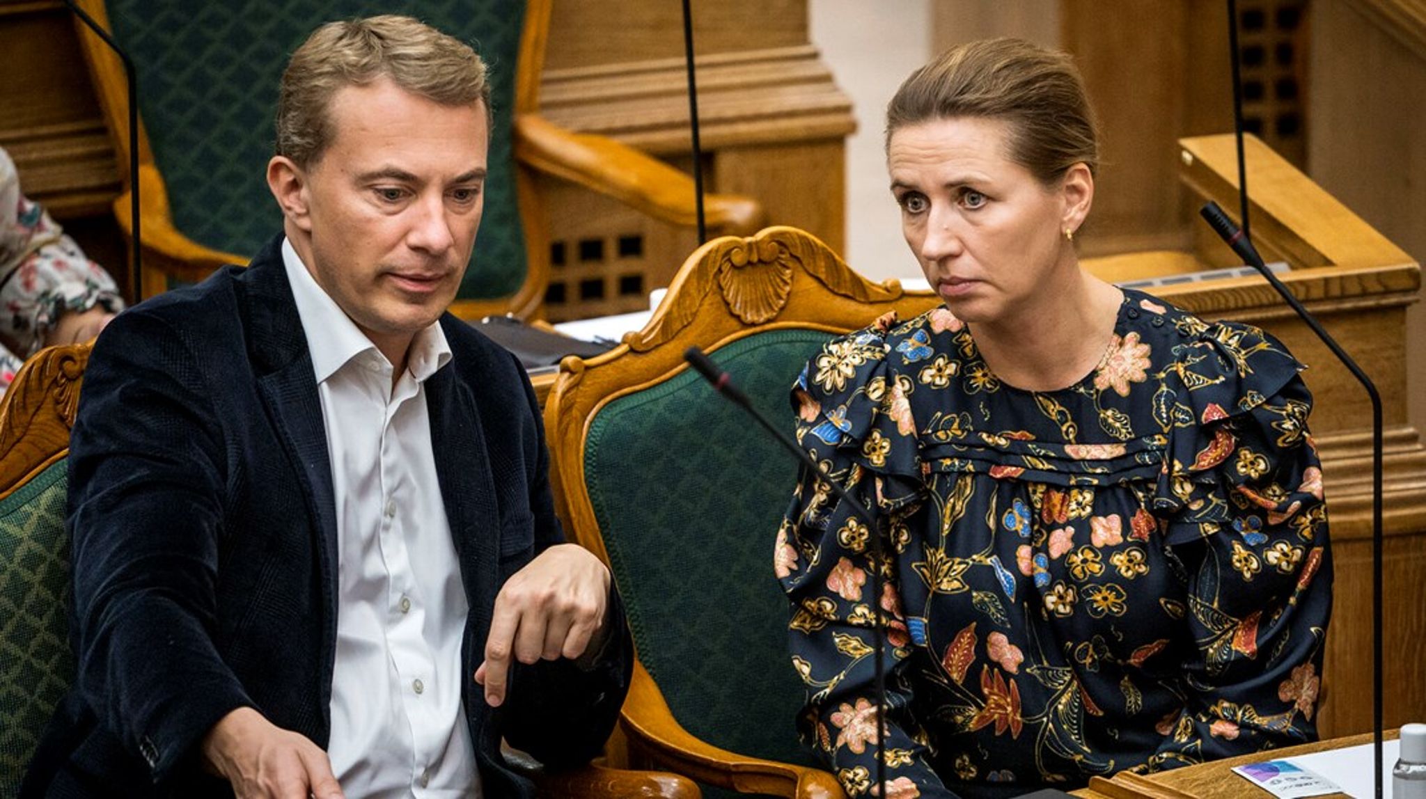 <span>"Jeg
havde aldrig nogensinde troet, tingene kunne foregå på dén her måde i dansk politik. Og jeg forstår ikke, at det er lovligt. Derfor vil jeg tage det op med præsidiet," siger Morten Messerschmidt, efter han er blevet bekendt med&nbsp;en stemmehandel til et millionbeløb.<br></span>