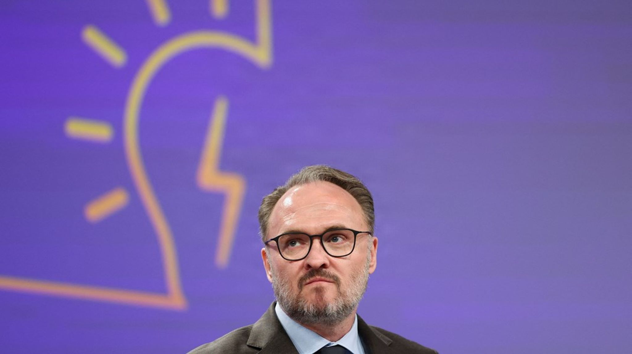 "De kommende måneder vil være fyldt med usikkerhed," siger energikommissær Dan Jørgensen.