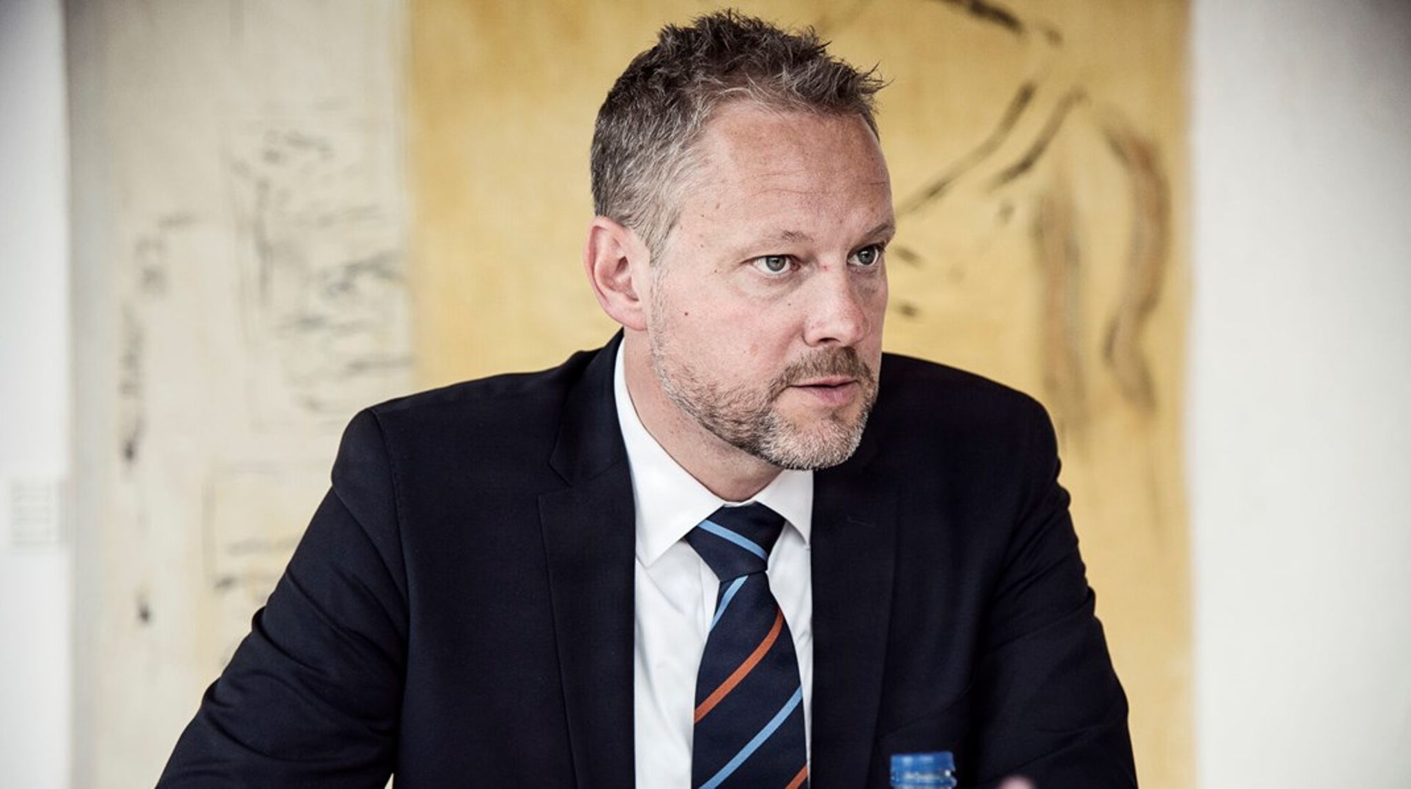 David Hellemann er tidligere departementschef i Finansministeriet, men han vil ikke give hverken embedsmænd eller politikere råd om, hvad de konkret skal gøre for at redde realkreditsystemet.