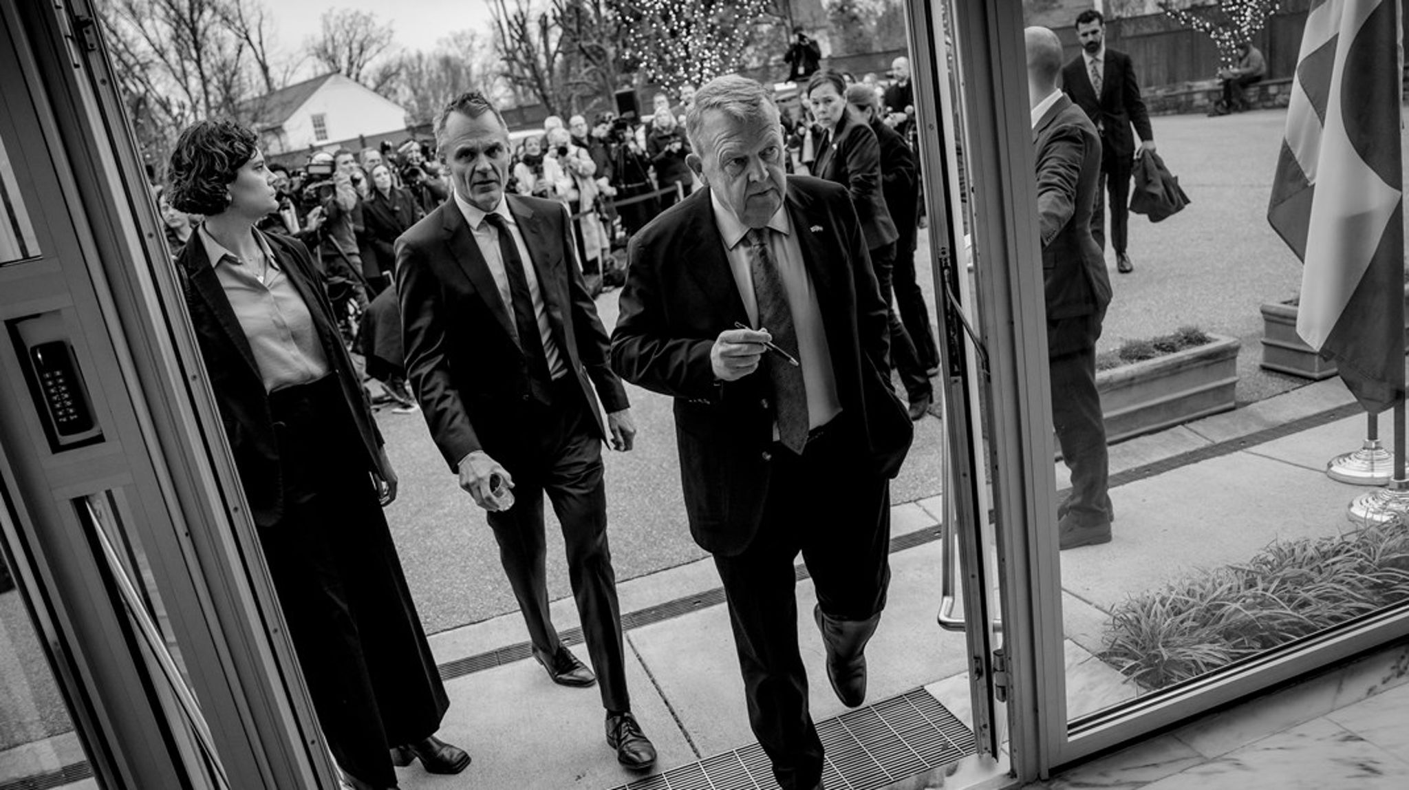 Det var ambassadør Jesper Møller Sørensen, der sidste år underskrev kontrakten med Mercury Public Affairs. Her ses han sammen med udenrigsminister Lars Løkke Rasmussen (M) til det historiske møde i Washington, få uger efter samarbejdet med Mercury er ophørt.&nbsp;