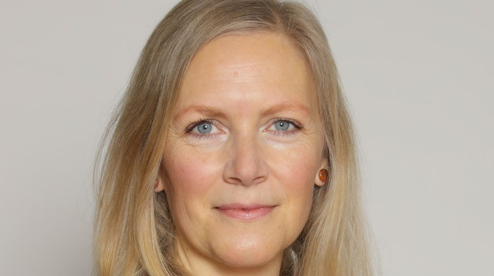 Lektor Anne Mette Møller fra CBS har fulgt ansatte i Skattestyrelsen og den tidligere Landbrugsstyrelse for at se, hvordan de mange overlappende it-systemer påvirker deres arbejde. Nogle ansatte arbejder med op til ti sagsbehandlingssystemer og oplever jævnligt nedbrud.&nbsp;
