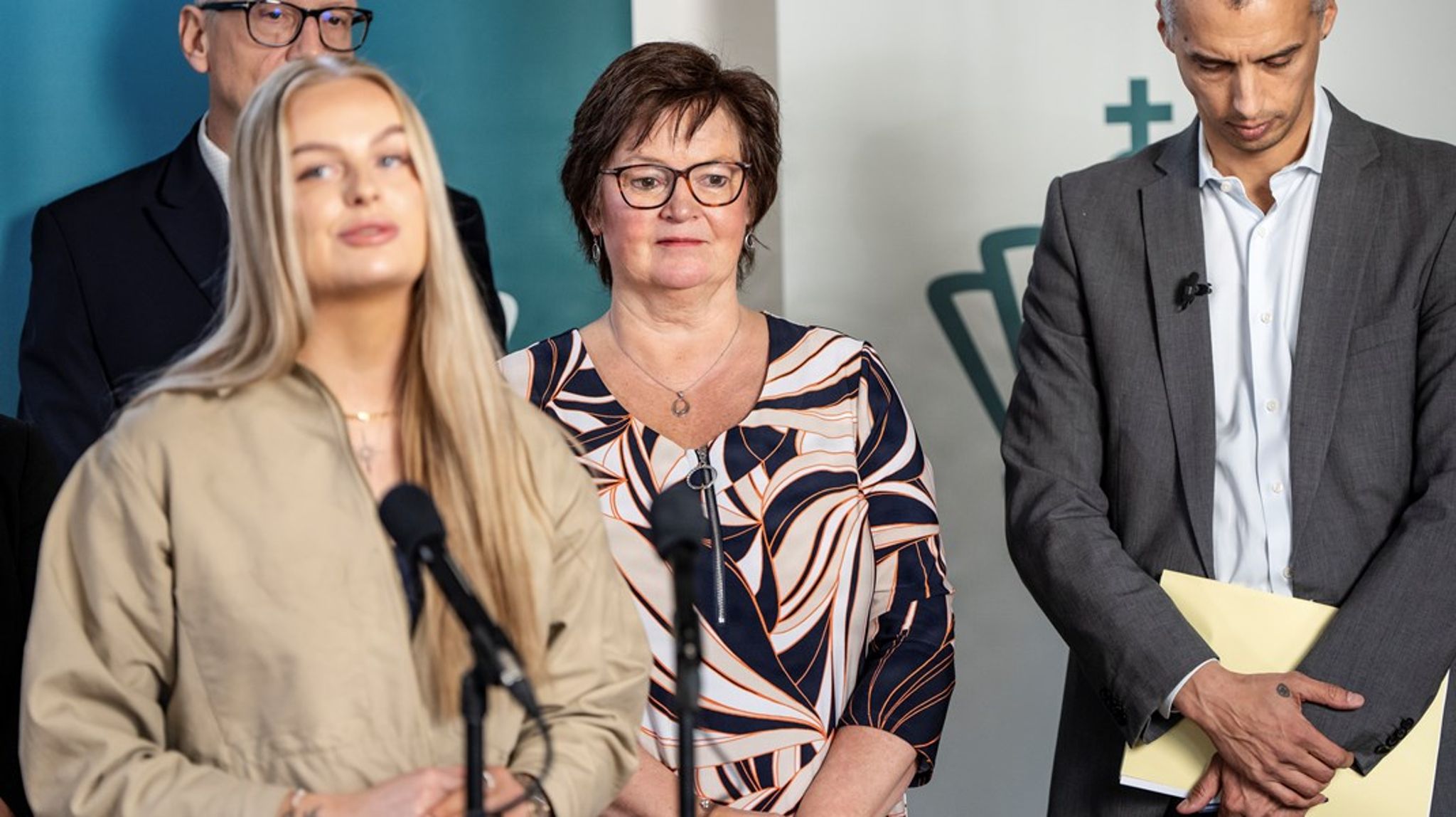 Anni Matthiesen (S) og Helena Artmann Andresen (LA) var med, da præsenterede en aftale om folkeskolen, der blandt skal give skolerne mere praktisk undervisning. Aftalen blev præsenteret i marts 2024.&nbsp;
