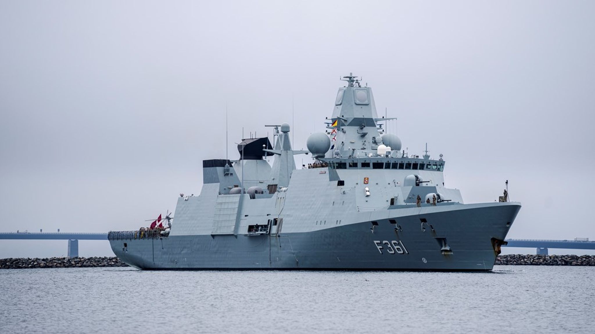 Selv hvis der i morgen sad en fuldt beslutningsdygtig minister, står Danmark reelt uden de maritime kapaciteter, der skal til for at gøre en forskel, skriver Carsten Bach.