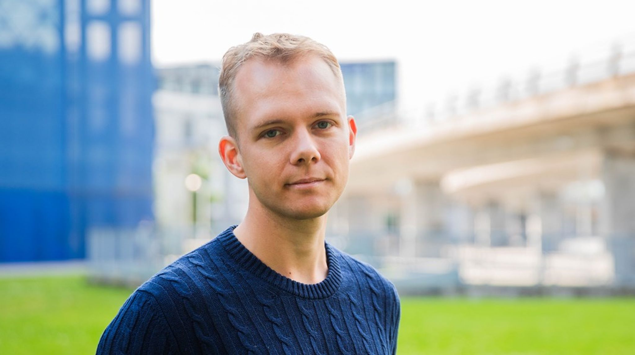 AI-revolutionen på arbejdsmarkedet er svær at få øje på. I stedet synes den at være skalkeskjul for dårlig løn og skattelettelser til de rige, skriver Lukas Lunøe.