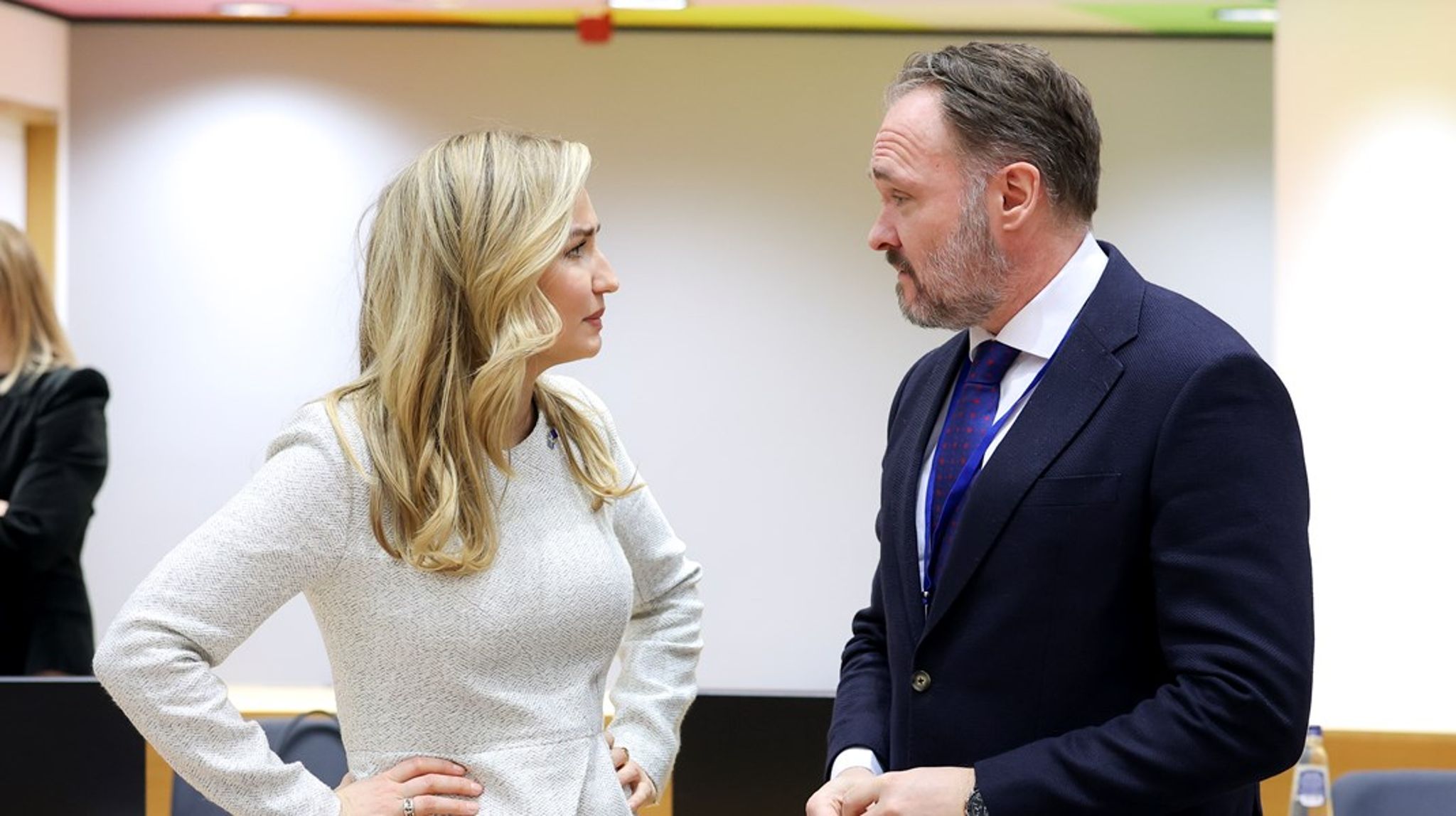"Den gode pige er ved at blive slem," sagde Ebba Busch på et ministerrådsmøde i marts, hvor hun kritiserede Dan Jørgensens elnetudspil i skarpe vendinger.