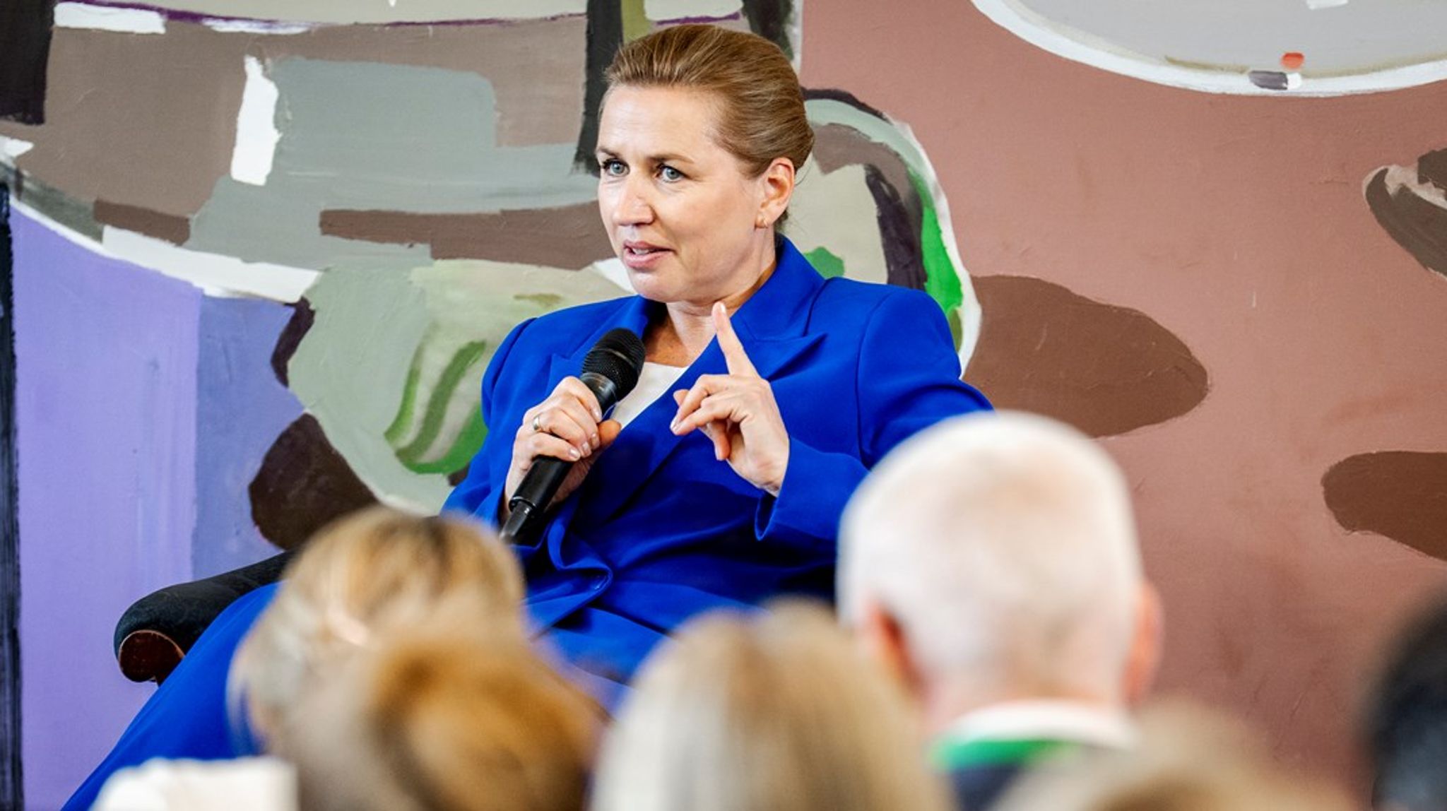 Mette Frederiksen fortalte til en konference om kunstig intelligens på Christiansborg, at hun engang har talt med Sam Altman i flere timer, og at hendes indtryk var, at han ikke går ind for demokrati.&nbsp;