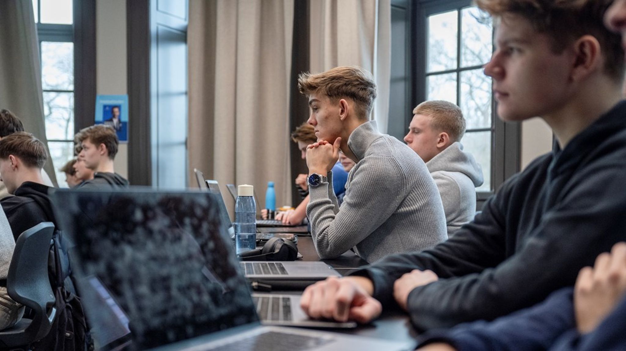 Spørgsmålet er ikke, om hhx virker, men om vi vil give uddannelsen de samme muligheder for at lykkes som resten af de gymnasiale uddannelser, skriver ni ledende uddannelsesaktører.