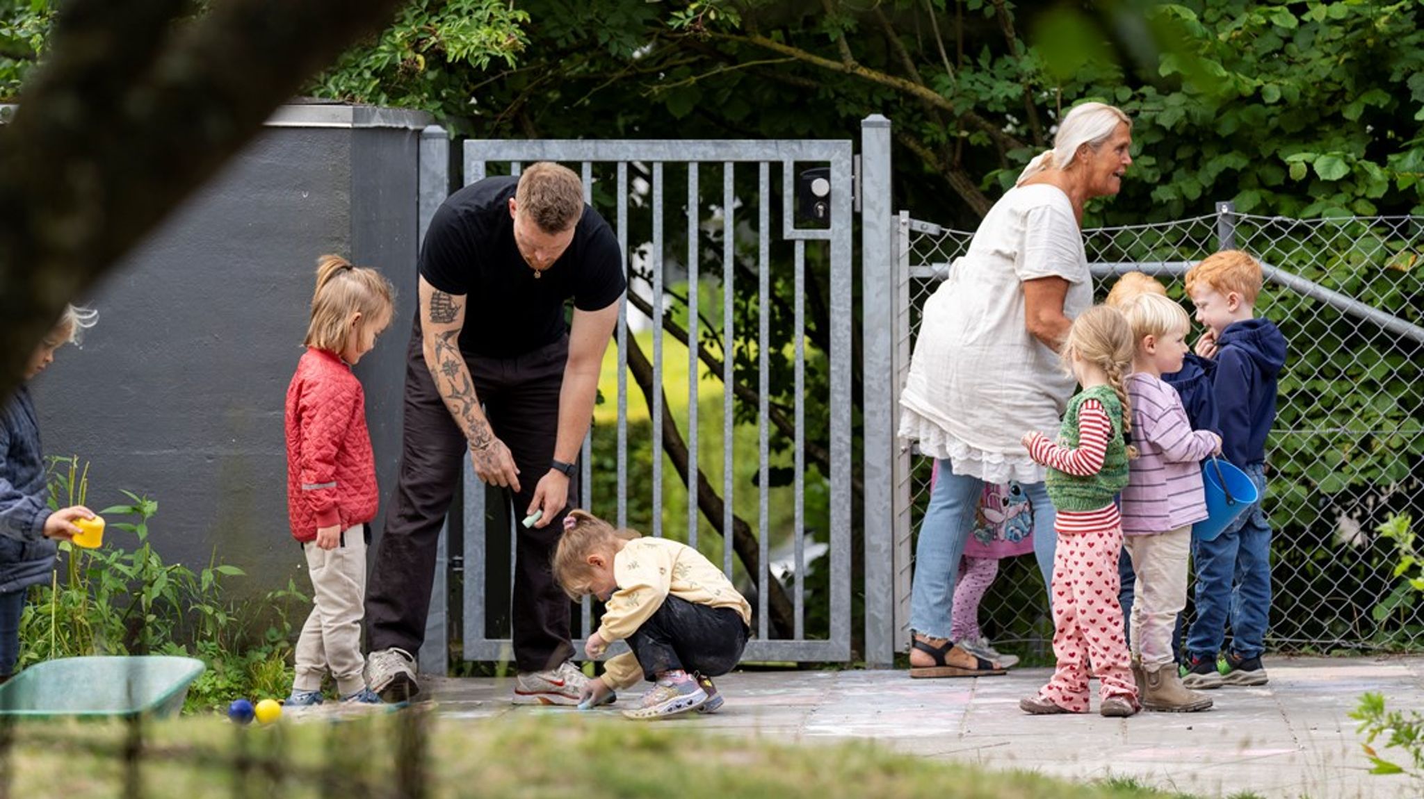 Rekrutteringskrisen handler ikke kun om at få flere ind i professionen. Den handler også om at genfinde noget af respekten for faget, skriver&nbsp;Anders Jerger.